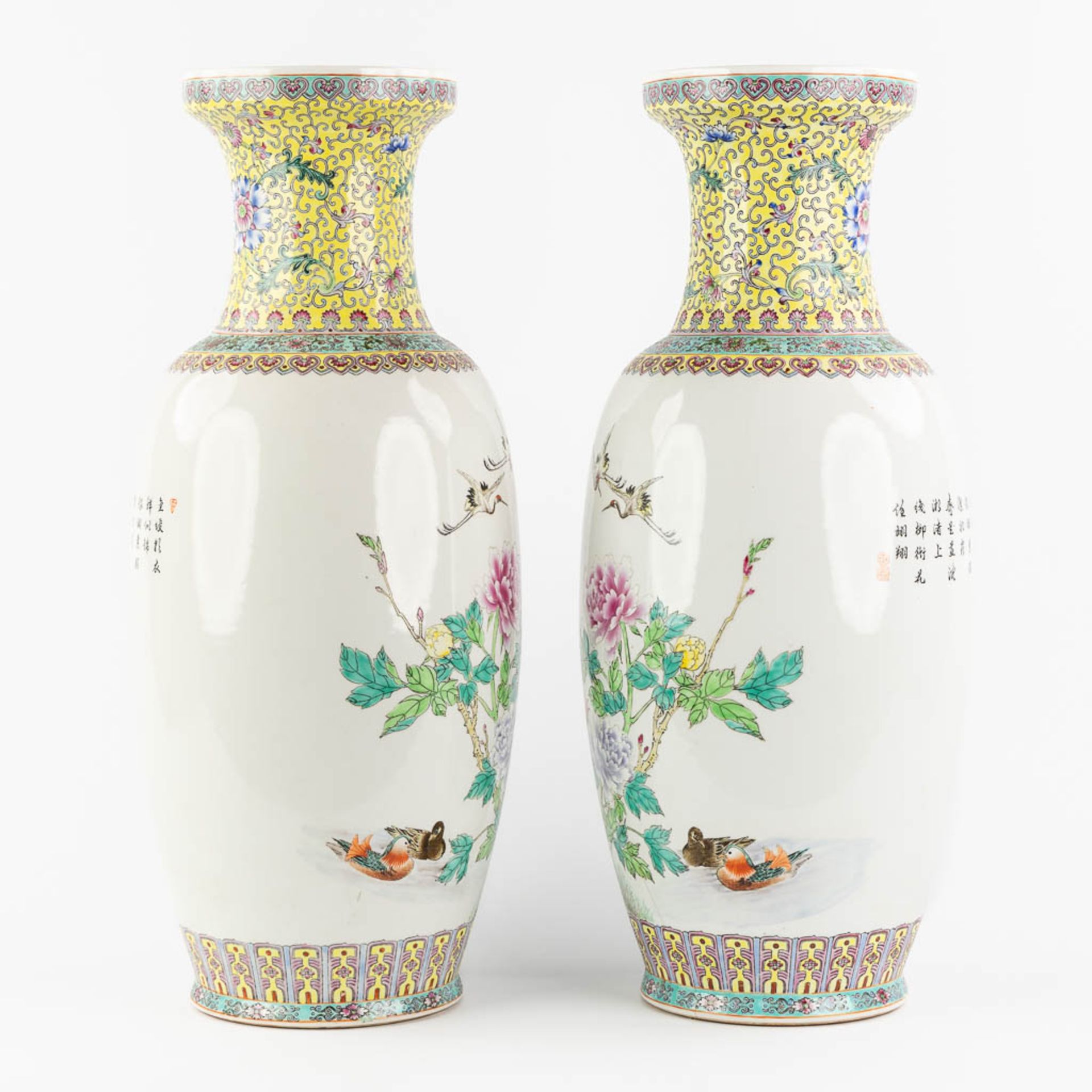 A decorative pair of Chinese vases with a Phoenix decor, 20th C. (H:62 x D:26 cm) - Image 4 of 16