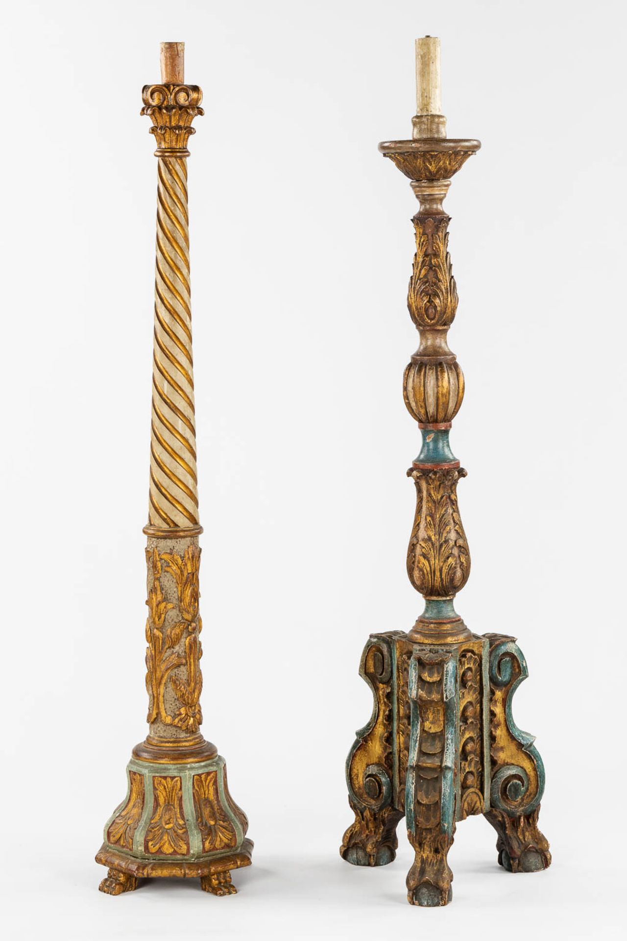 A pair of standing lamps, sculptured and patinated wood. Circa 1900. (H:144 cm) - Image 4 of 10