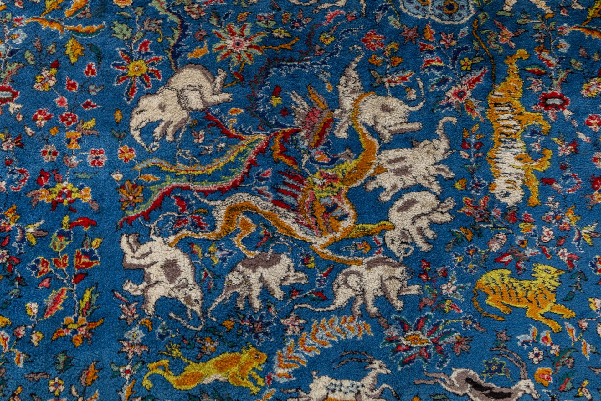 An Oriental hand-made carpet with figurative decor, Tabriz. (L:340 x W:243 cm) - Image 5 of 11
