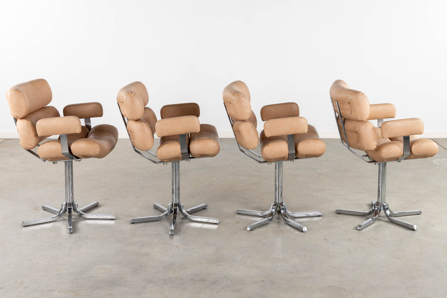 Four vintage office chairs, faux-leather and chromed metal. Circa 1970. (L:63 x W:60 x H:87 cm) - Image 6 of 13