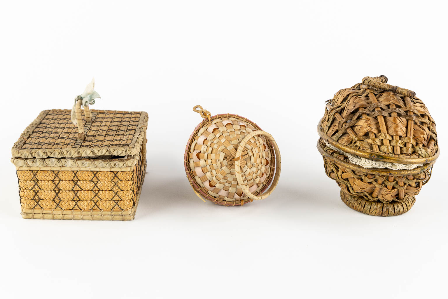 Three antique dolls, stored in a woven basket. (L:11,5 x W:17 x H:7 cm) - Image 4 of 13