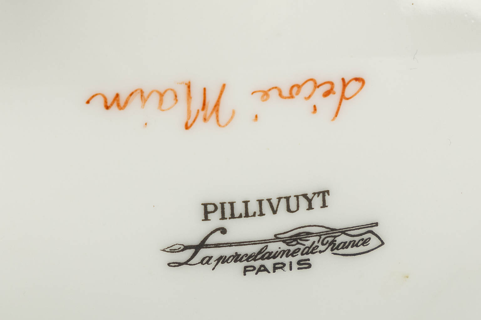 Pillivuyt, Paris, a tureen on a plate and an oval bowl. 20th C. (L:23 x W:36 x H:20 cm) - Image 20 of 21