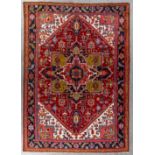 An Oriental hand-made carpet, Heriz. (L:350 x W:252 cm)