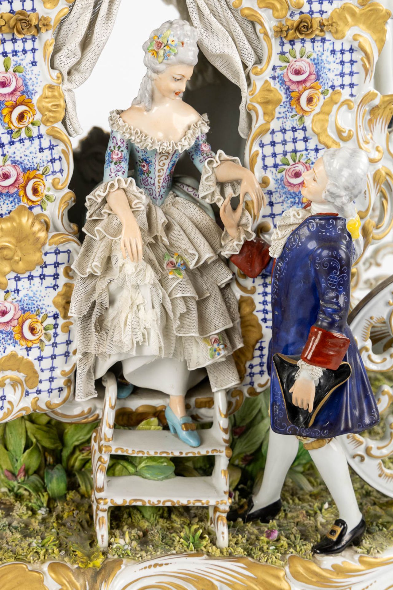 Capodimonte, an exceptionally large horse-drawn carriage, polychrome porcelain. (L:90 x W:40 x H:54  - Bild 6 aus 14