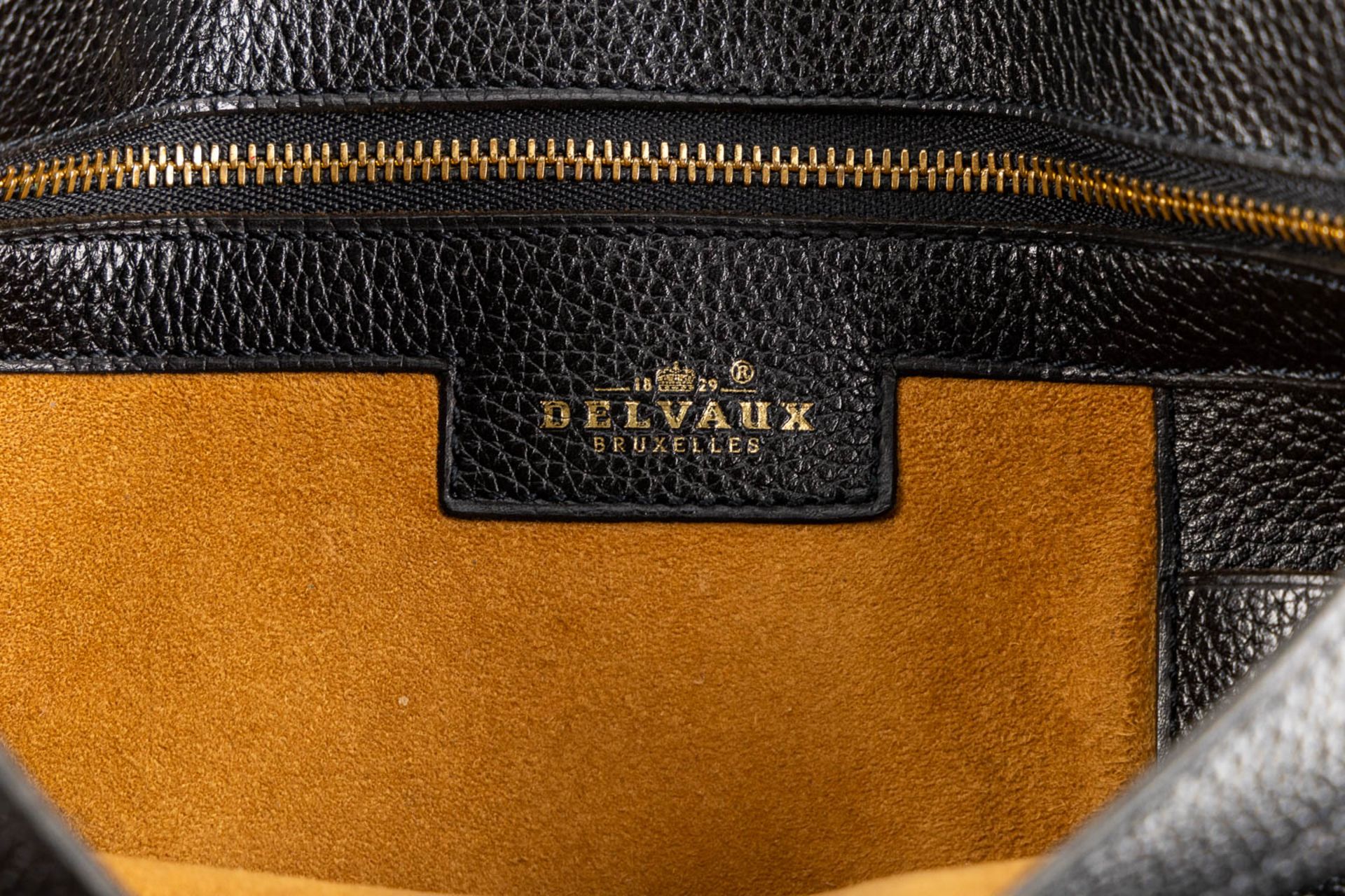 Delvaux, two handbags, a wallet and pen holder. (W:30 x H:25 cm) - Bild 13 aus 20