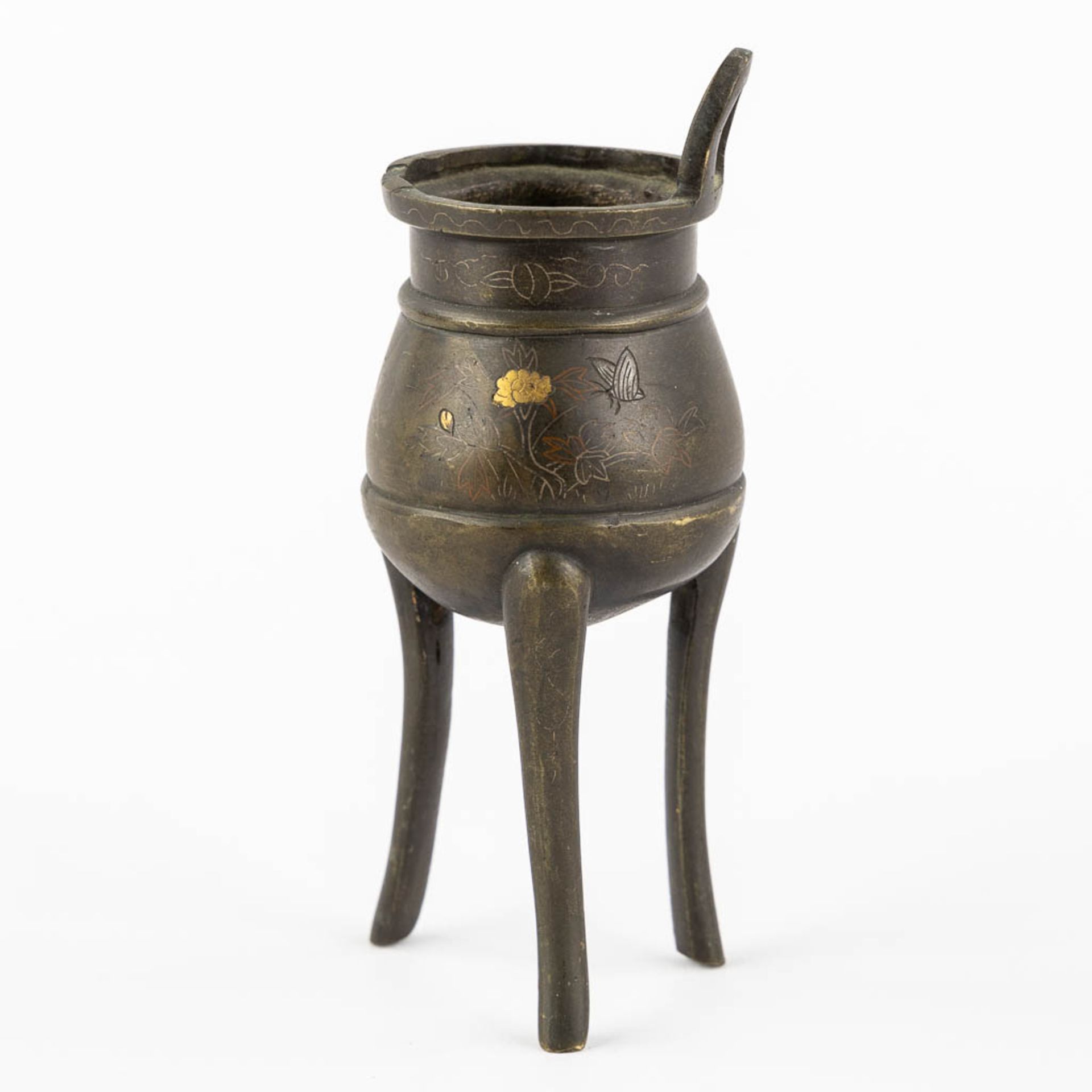 A Chinese insence burner, vase and a lucky coin. Bronze. (H:19 x D:5 cm) - Image 10 of 19