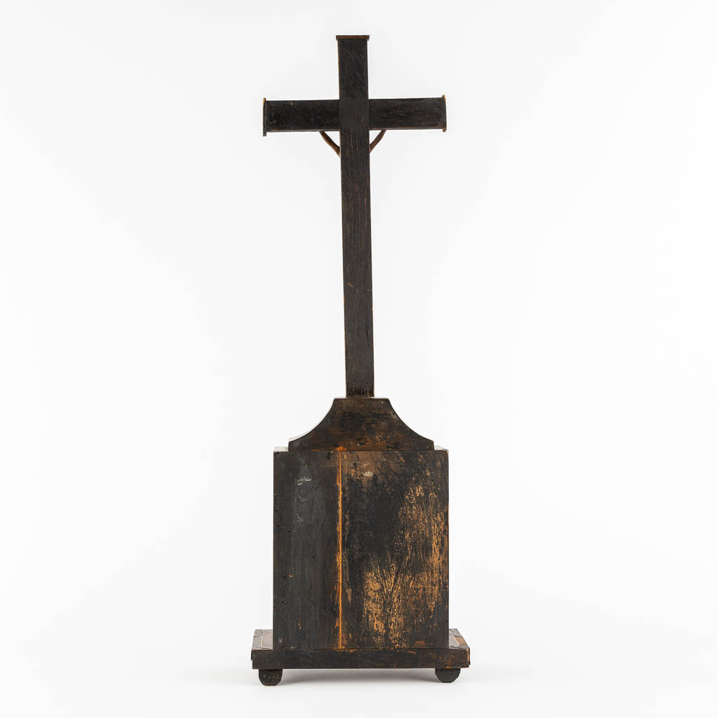 A crucifix with a chapel, mahogany. 19th C. (L:12 x W:24 x H:70 cm) - Image 5 of 11