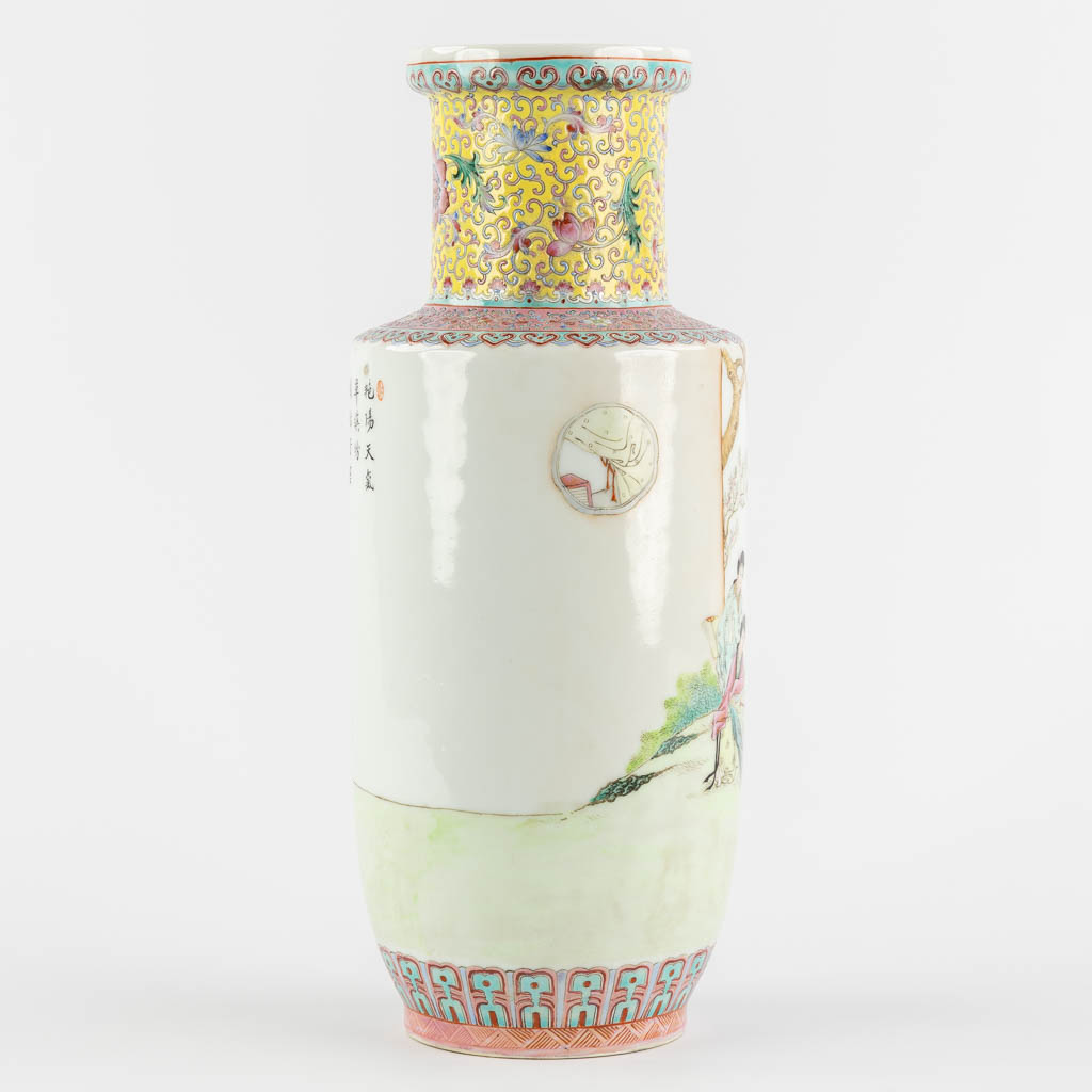 A Chinese vase with fine decor of ladies, 20th C. (H:35 x D:14 cm) - Image 6 of 11