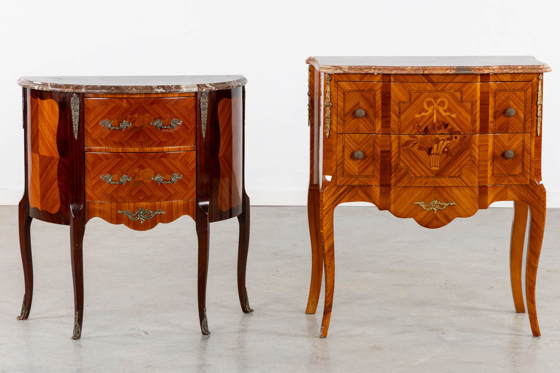 Two small cabinets with drawers, marquetry inlay and a marble top. 20th C. (L:39 x W:70 x H:80 cm) - Bild 4 aus 11