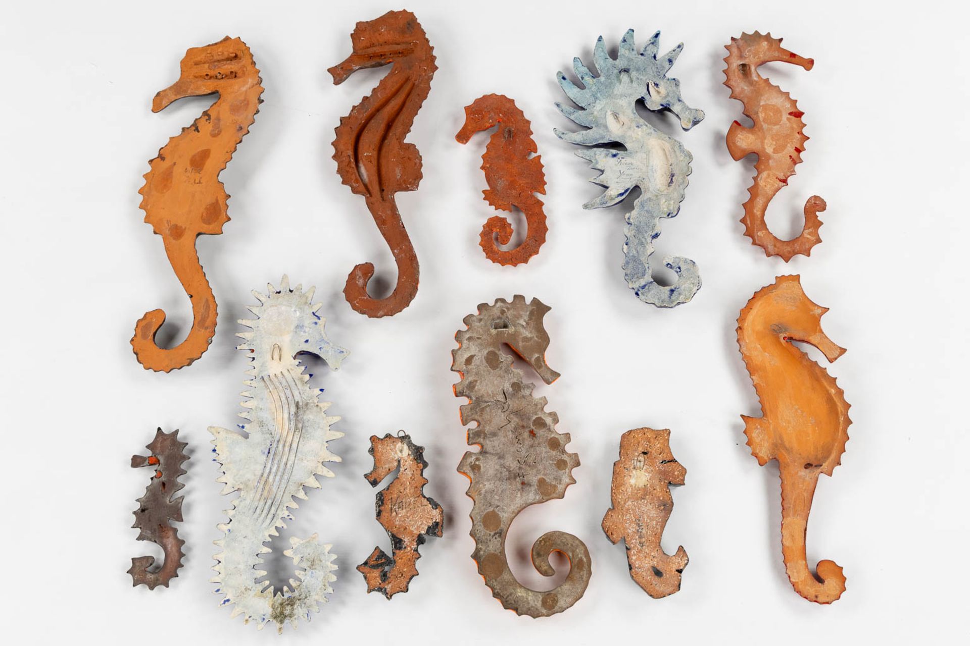 A decorative collection of ceramic Seahorses, circa 1960-1980. (H:52 cm) - Bild 9 aus 9