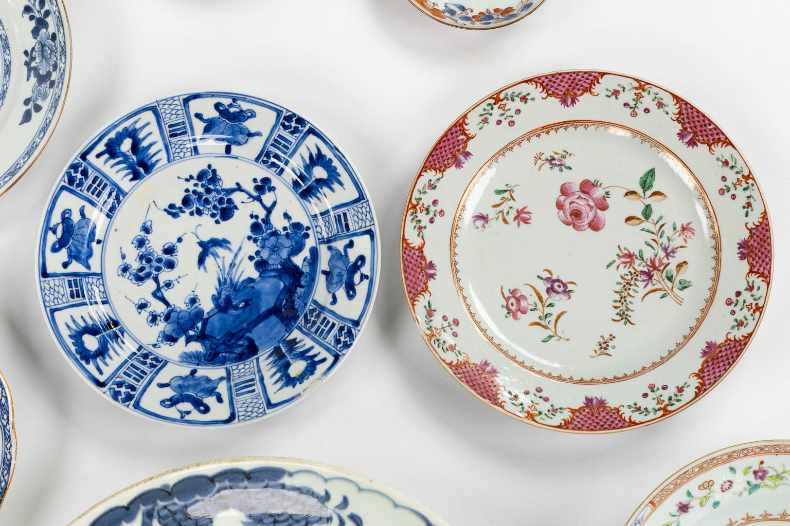 Eleven plates, Blue-White and Famille Rose, 18th and 19th C. (D:36,5 cm) - Image 6 of 9