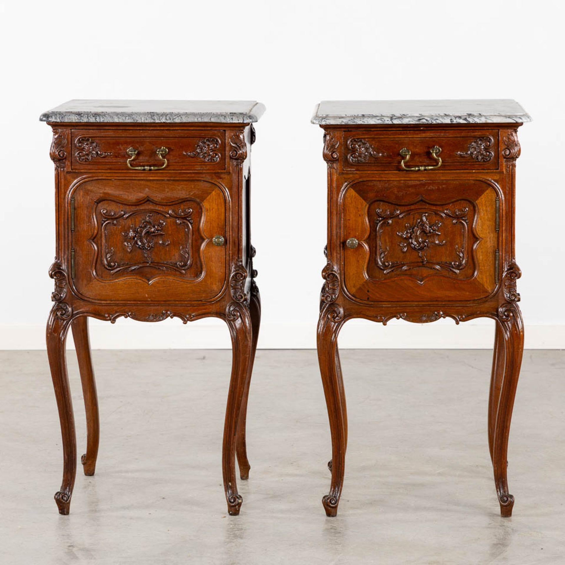 A pair of nightstands, Louis XV style with a marble top. (L:44 x W:44 x H:83 cm) - Bild 3 aus 12