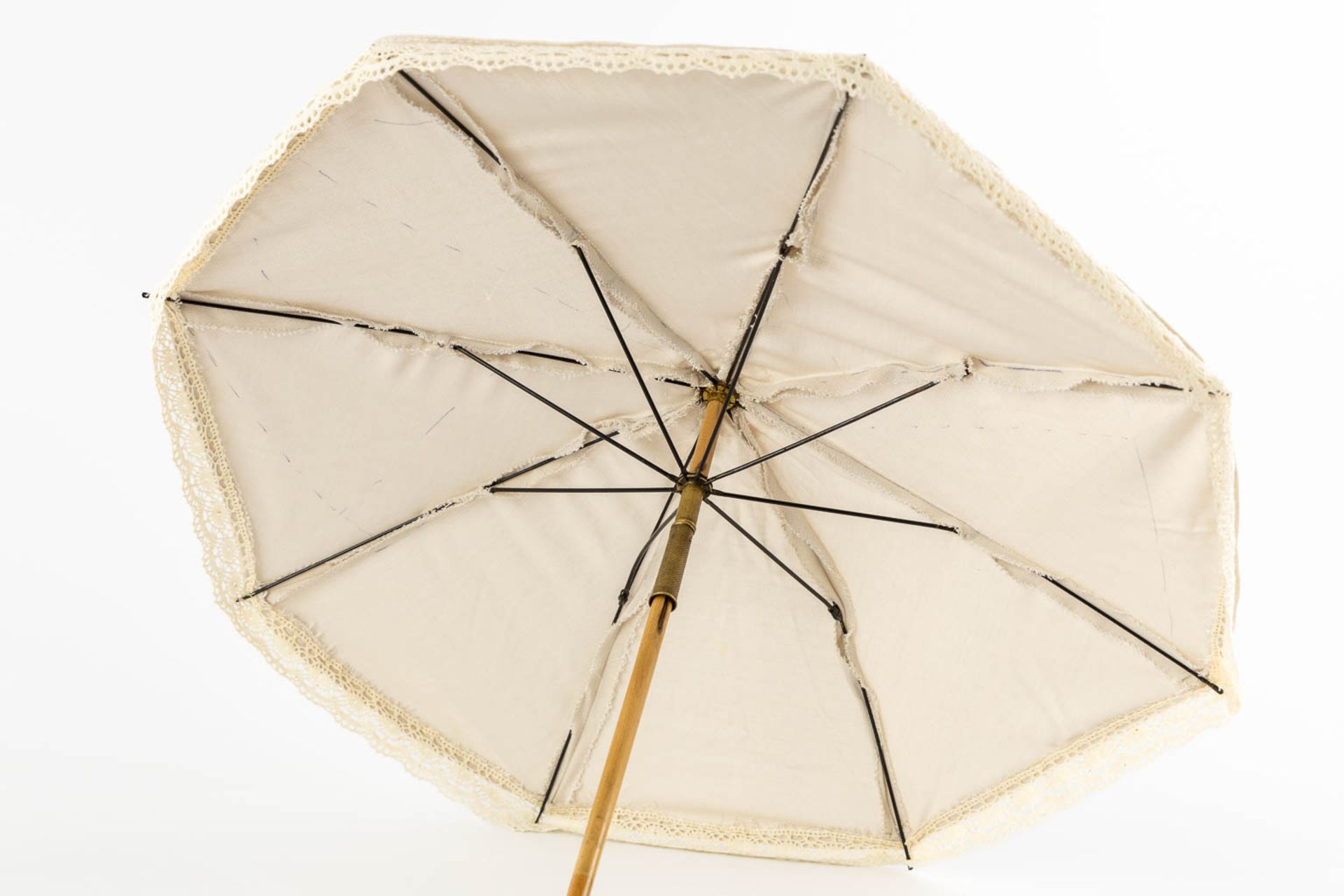 A sunshade with ivory handle, France, 19th C. (L:60 cm) - Bild 4 aus 11