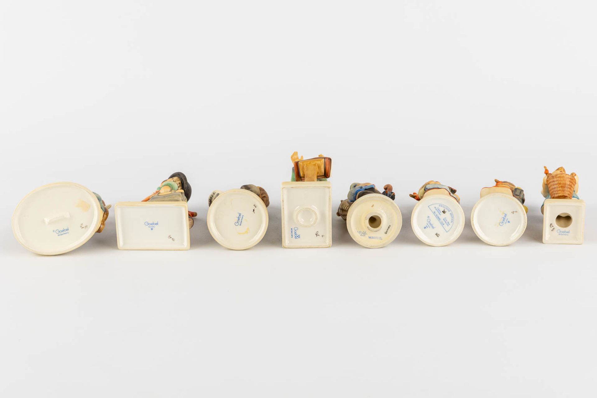 Hummel, 15 figurines, polychrome porcelain. (H:13,5 cm) - Image 8 of 9