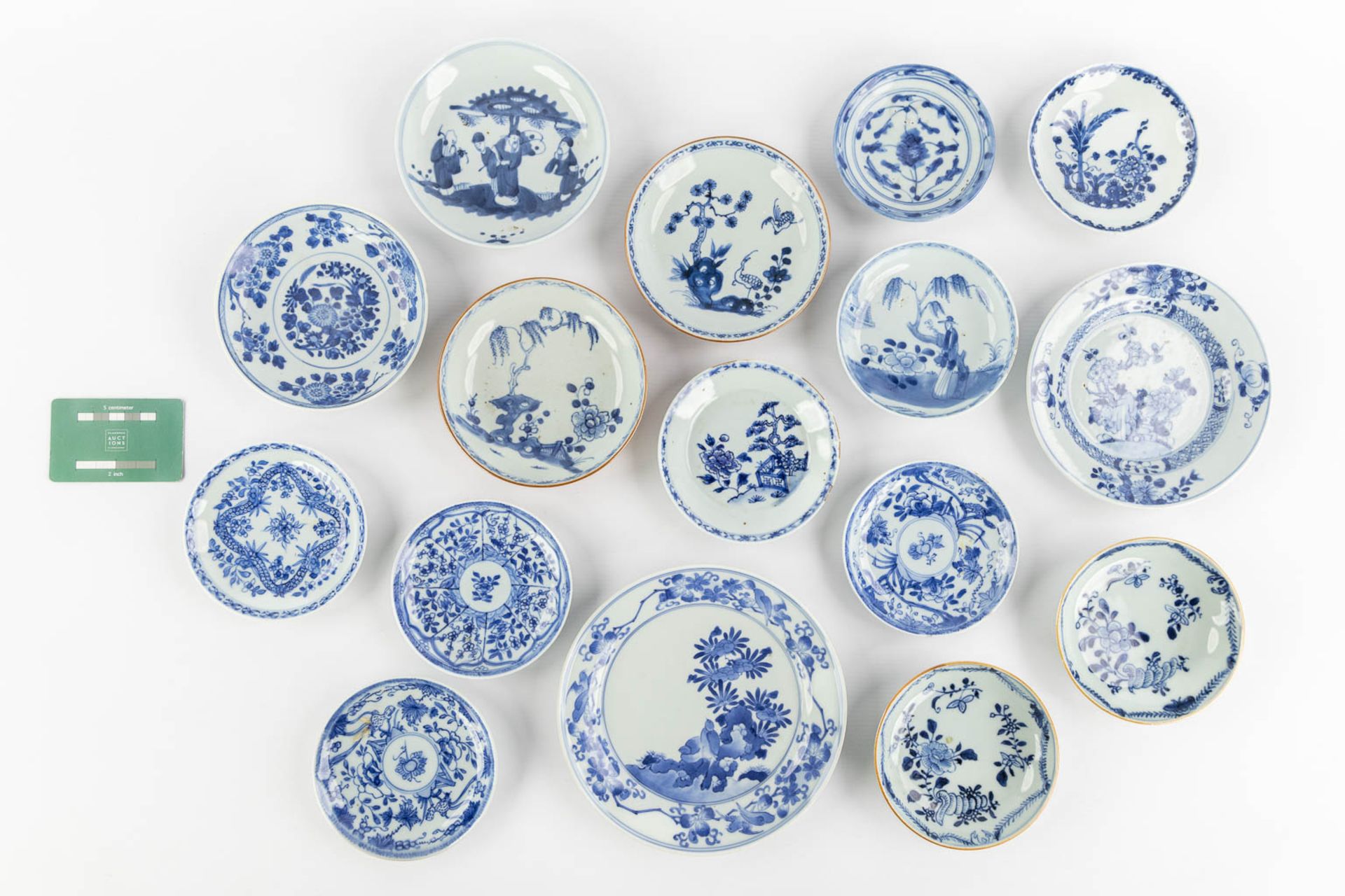 Sixteen Chinese blue-white and capucine plates, Kangxi and Yongzheng period. (D:18,6 cm) - Image 2 of 7