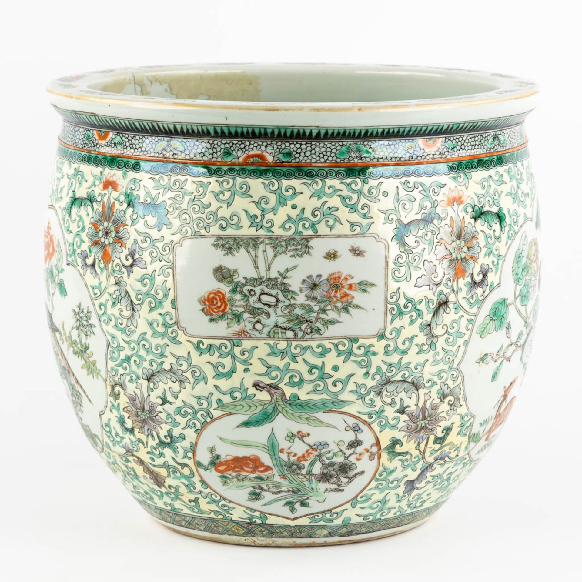 A Large Chinese Cache-Pot, Famille Verte decorated with fauna and flora. 19th C. (H:35 x D:40 cm) - Image 4 of 14