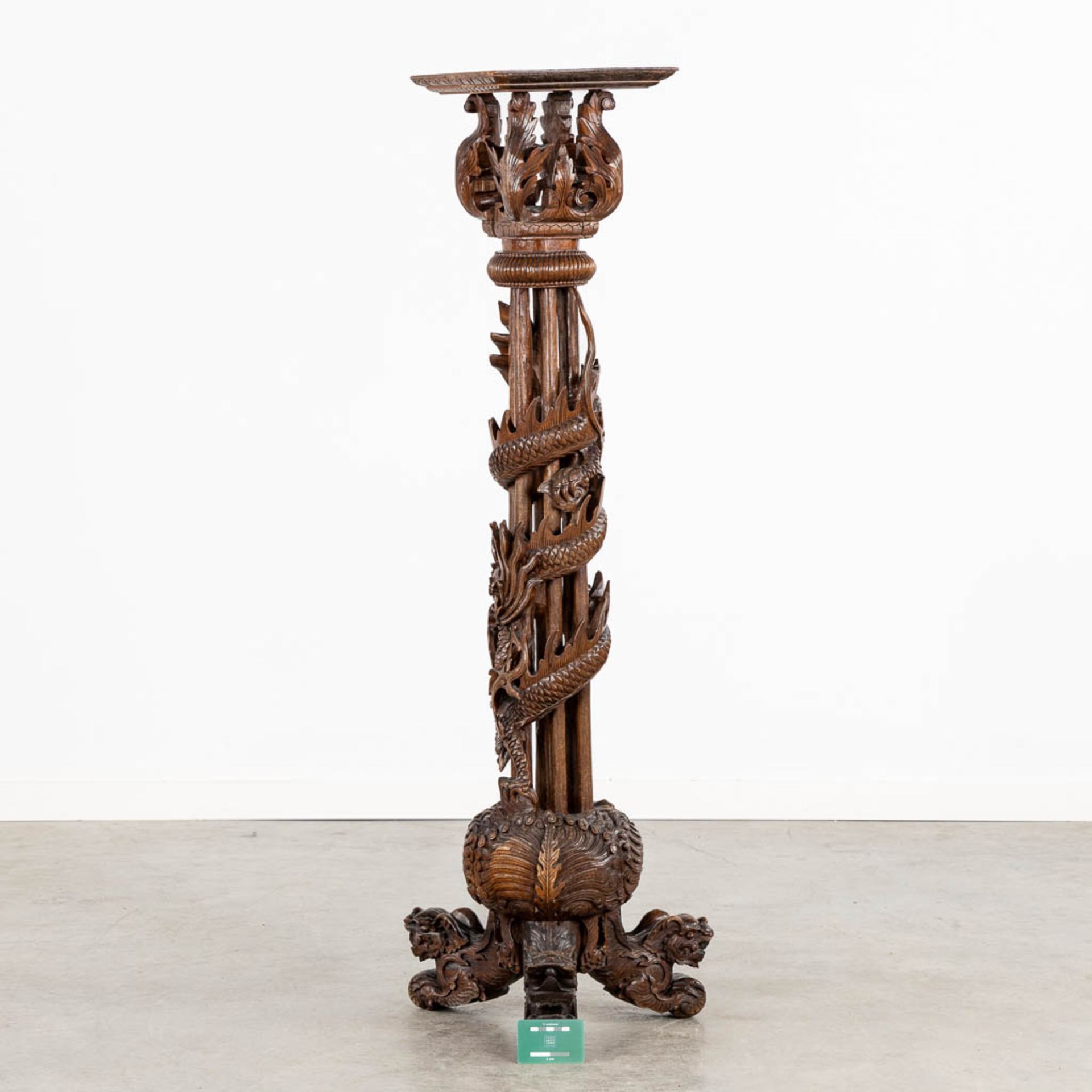 A Oriental hardwood pedestal with a sculptured dragon. (W:42 x H:125 cm) - Bild 2 aus 13