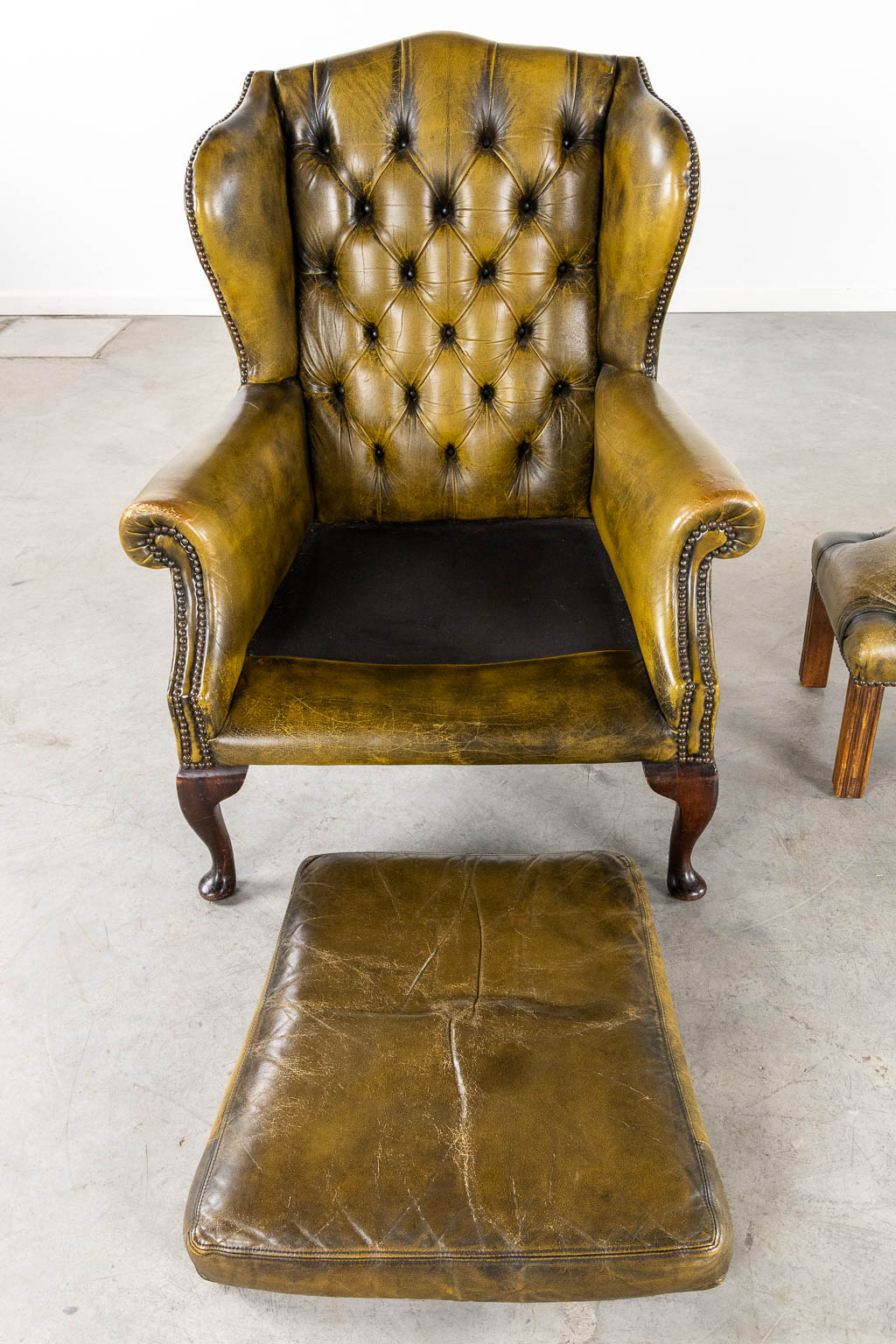 A Lounge chair, office chair and ottoman, Leather on wood, Chesterfield. (L:84 x W:80 x H:100 cm) - Image 8 of 13