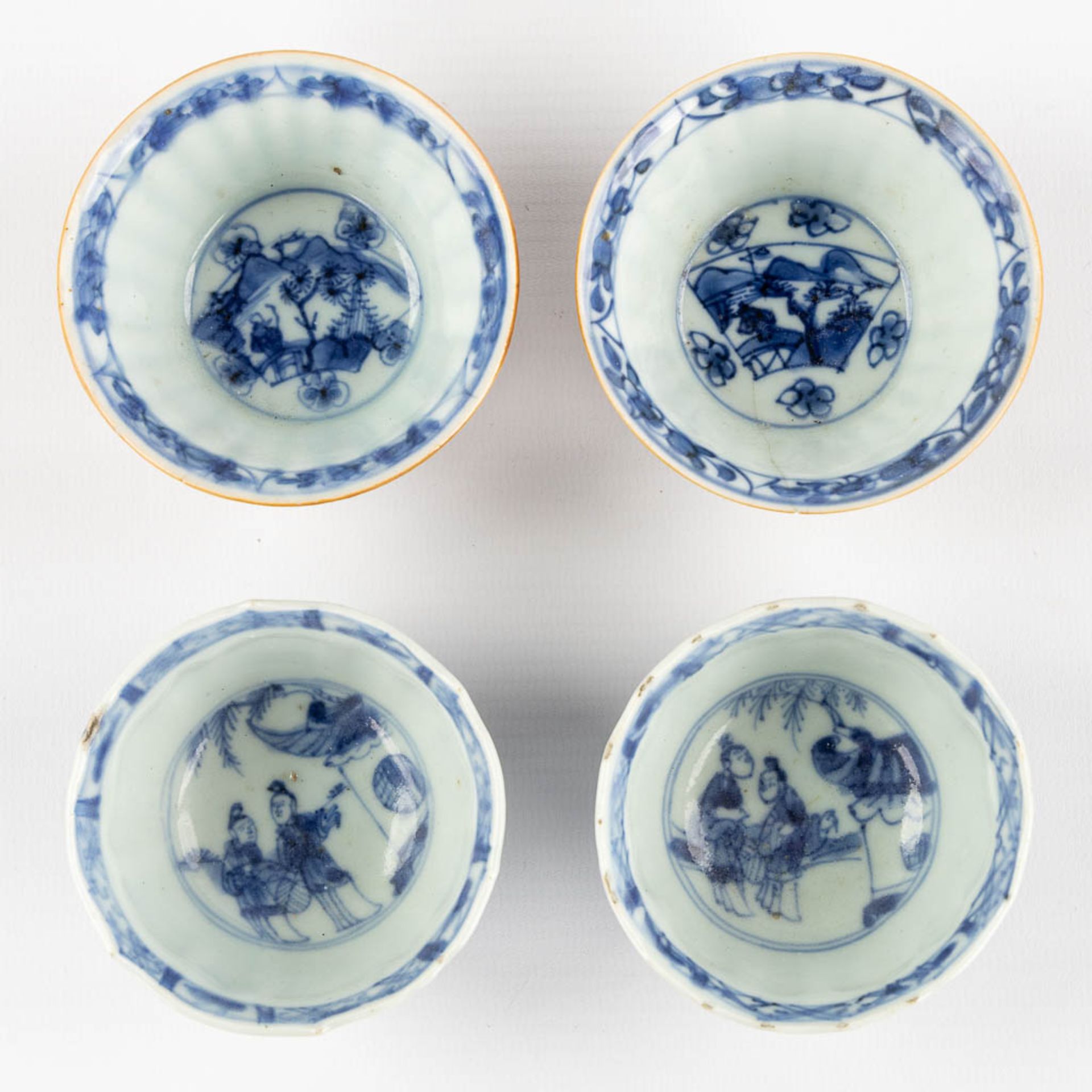 Fifteen Chinese cups, saucers and plates, blue white and Famille Roze. (D:23,4 cm) - Image 13 of 15