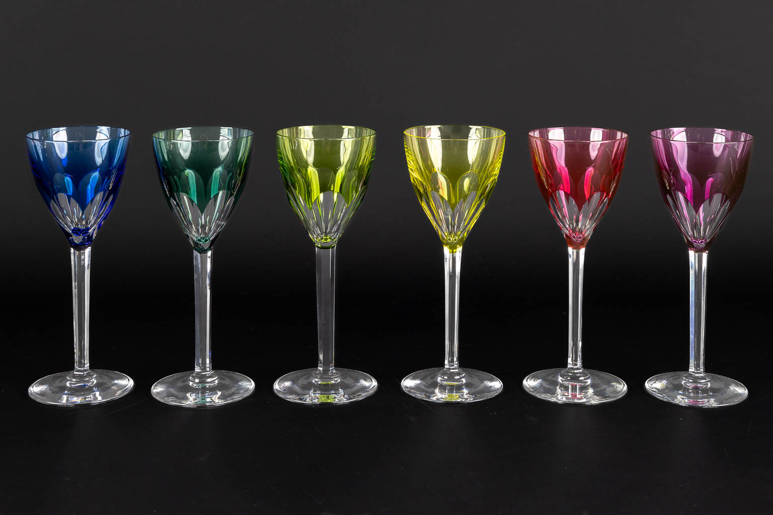 Val Saint Lambert, 'Gevaert' a large collection of coloured and cut crystal goblets. (H:19,1 cm) - Image 6 of 10