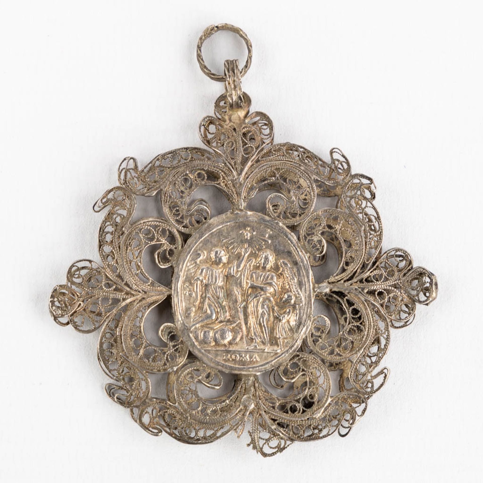 A collection of silver brooches, pendants and bracelets, Filigrane silver. 90g. (H:7 cm) - Image 7 of 8