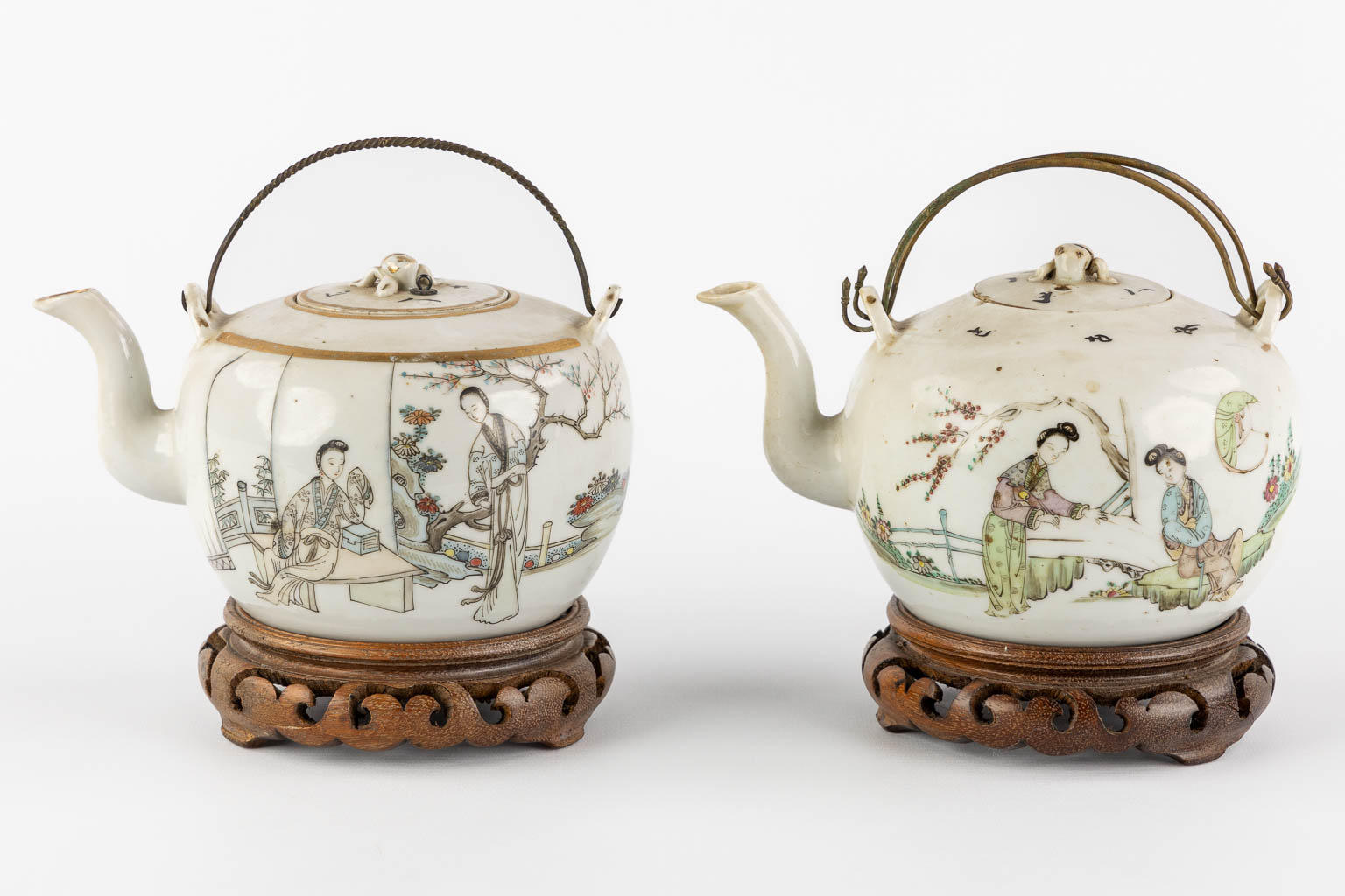 Two Chinese teapots, decorated with figurines. (L:13 x W:17,5 x H:10 cm) - Image 3 of 14