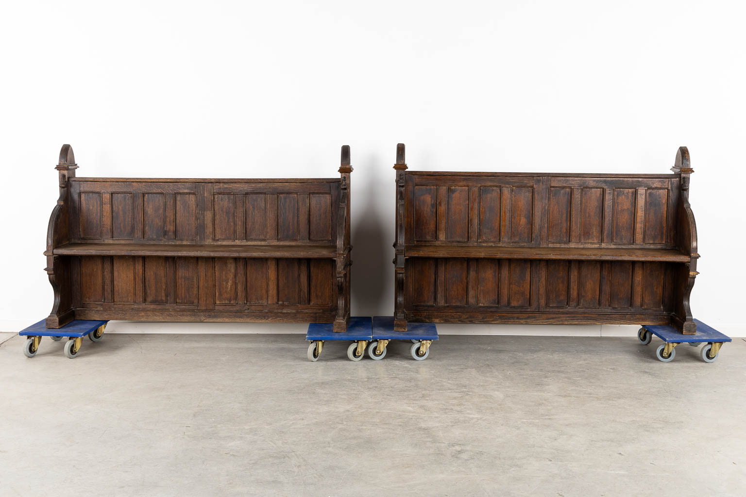 6 identical 'Church Benches' sculptured oak, Gothic Revival. (L:46 x W:164 x H:100 cm) - Image 10 of 12