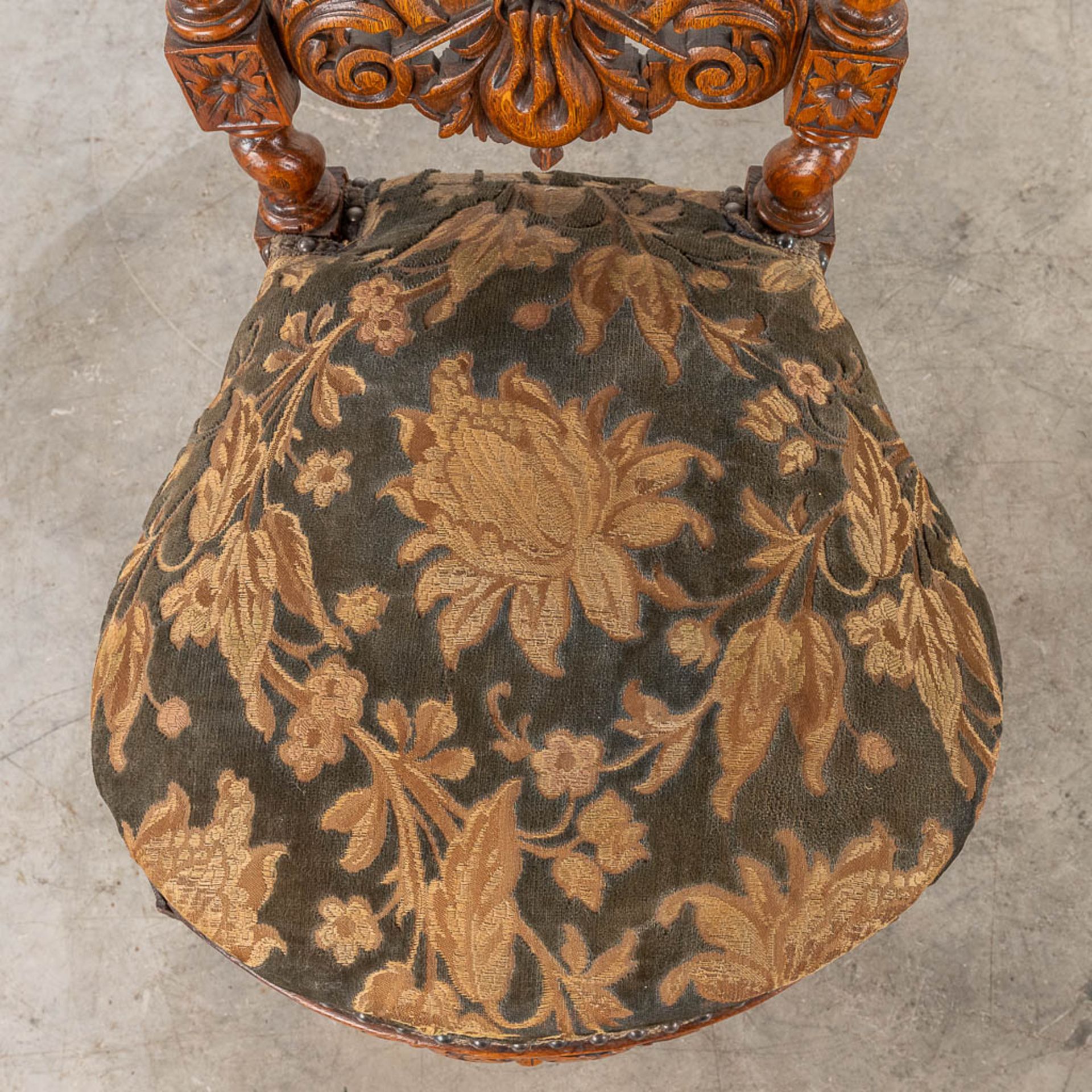 A set of 4 antique wood-sculptured smoker's chairs, oak. Circa 1900. (L:55 x W:44 x H:80 cm) - Bild 11 aus 15