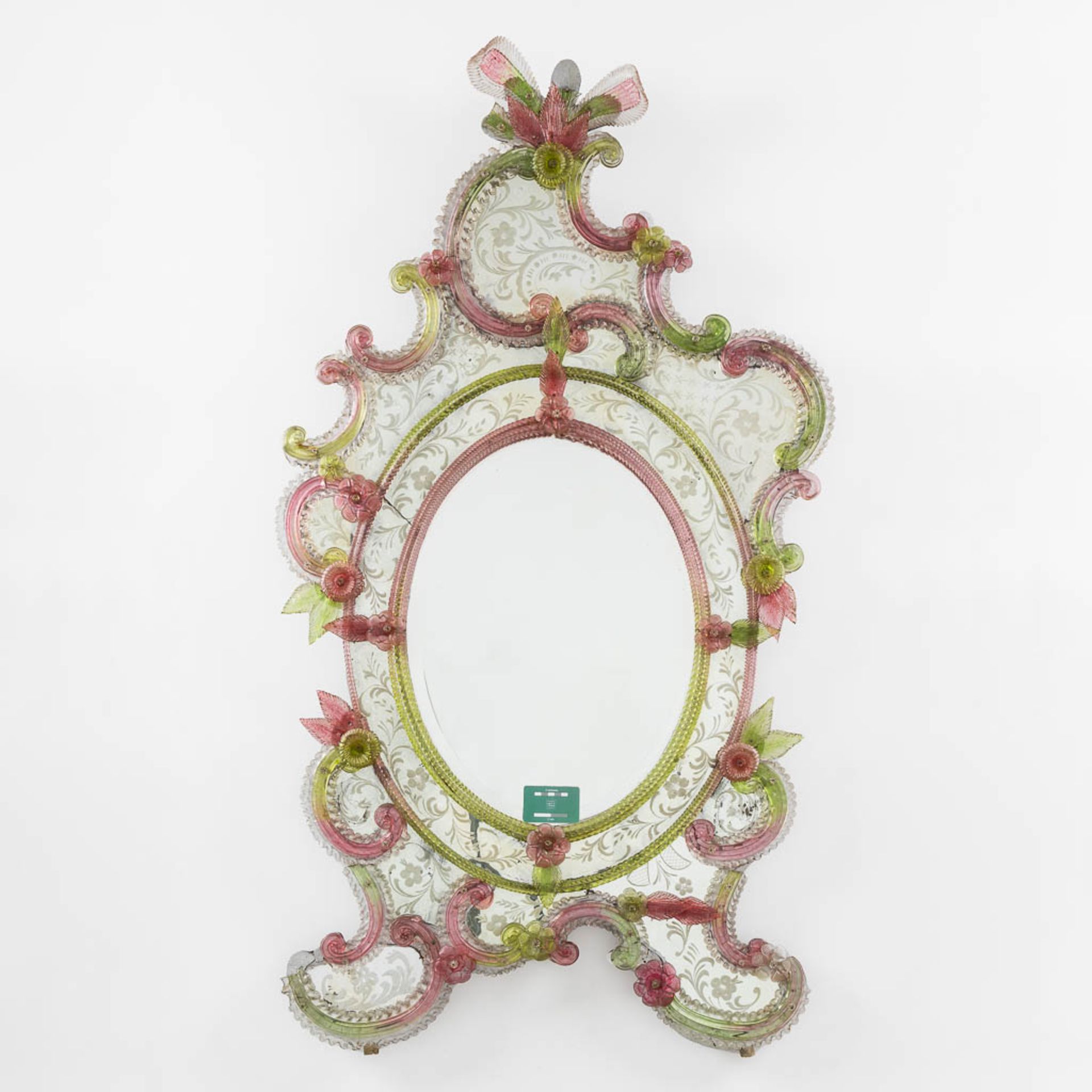 A Venetian mirror, etched and coloured glass. Circa 1900. (W:83 x H:150 cm) - Bild 2 aus 11