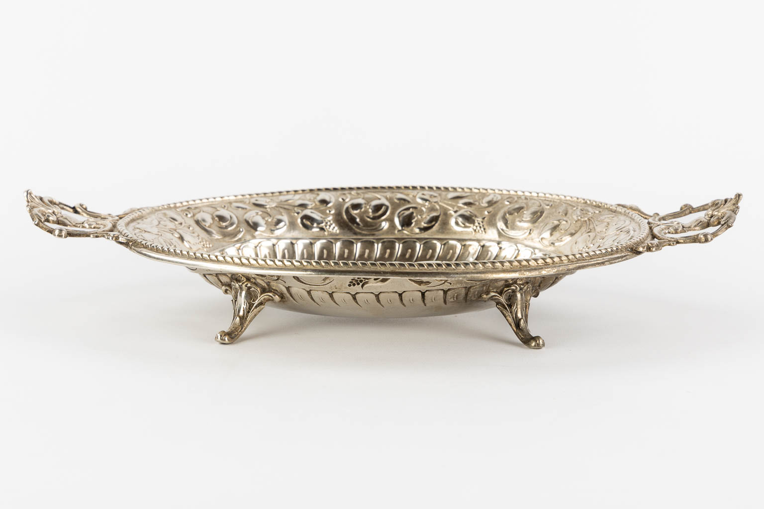 A serving bowl, silver, Germany. 800/1000. 260g. (L:21 x W:36 x H:7 cm) - Image 3 of 9