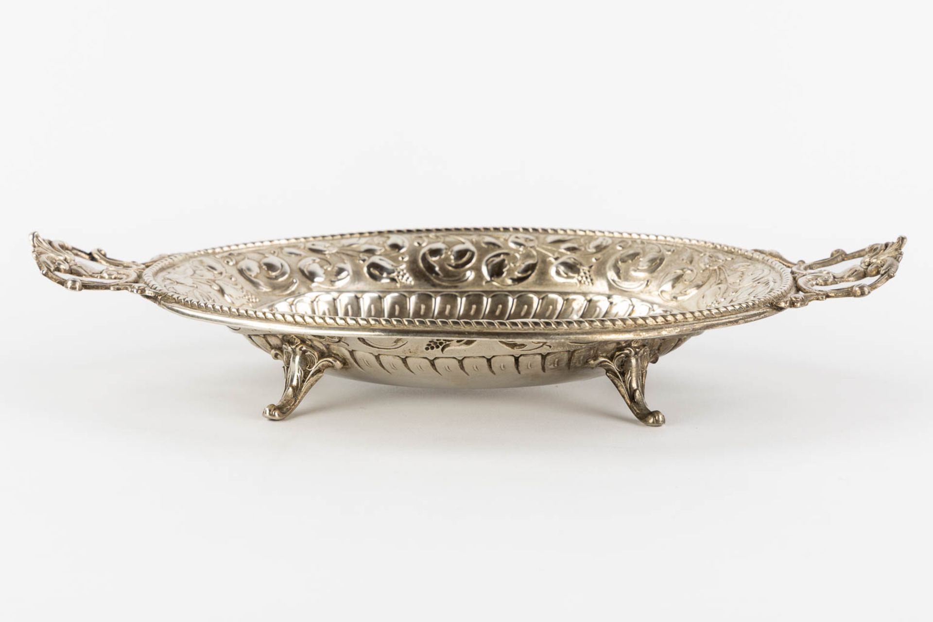 A serving bowl, silver, Germany. 800/1000. 260g. (L:21 x W:36 x H:7 cm) - Bild 3 aus 9