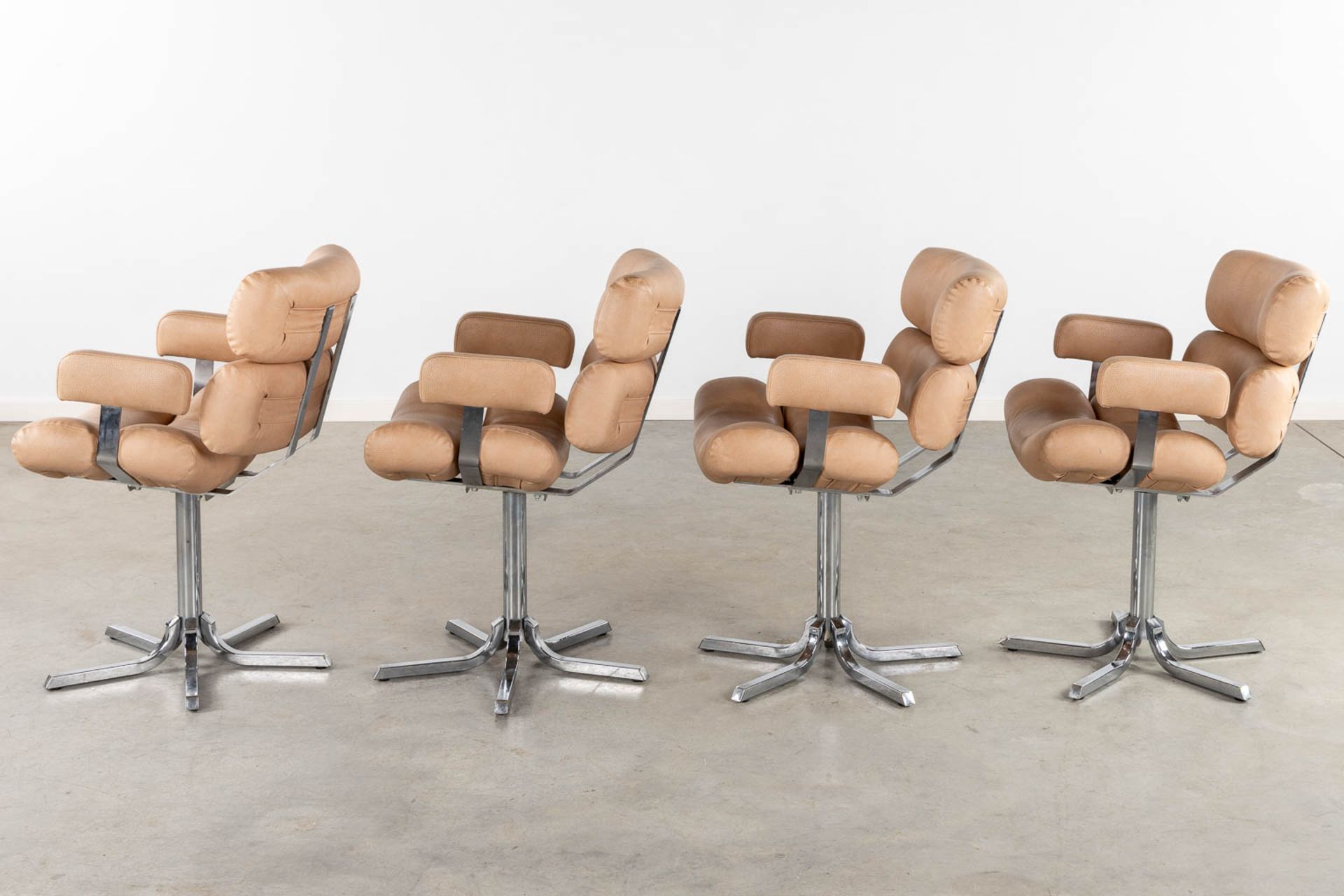 Four vintage office chairs, faux-leather and chromed metal. Circa 1970. (L:63 x W:60 x H:87 cm) - Image 4 of 13