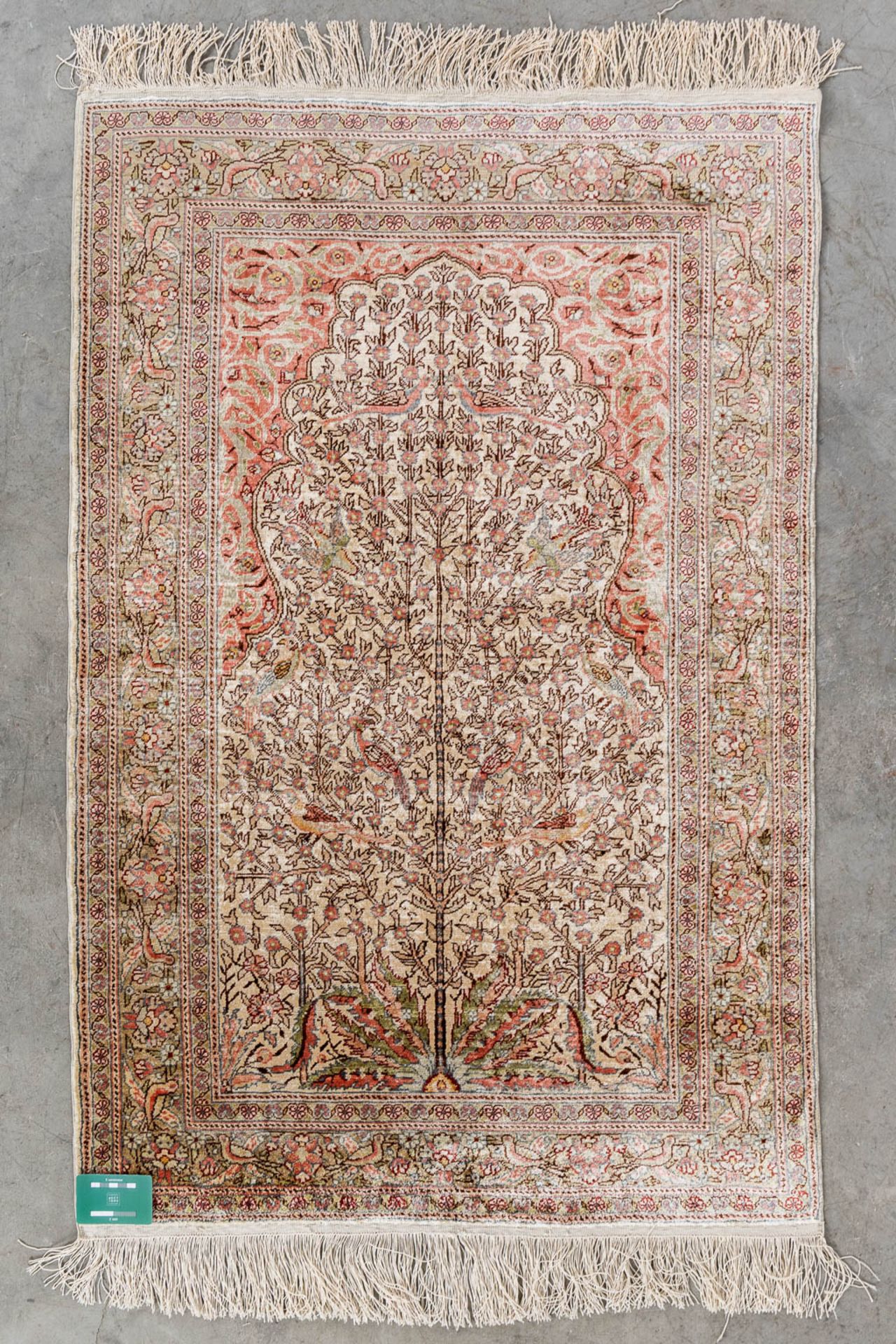 An Oriental hand-made carpet with 'Tree of Life' silk. (L:82 x W:133 cm) - Bild 2 aus 7