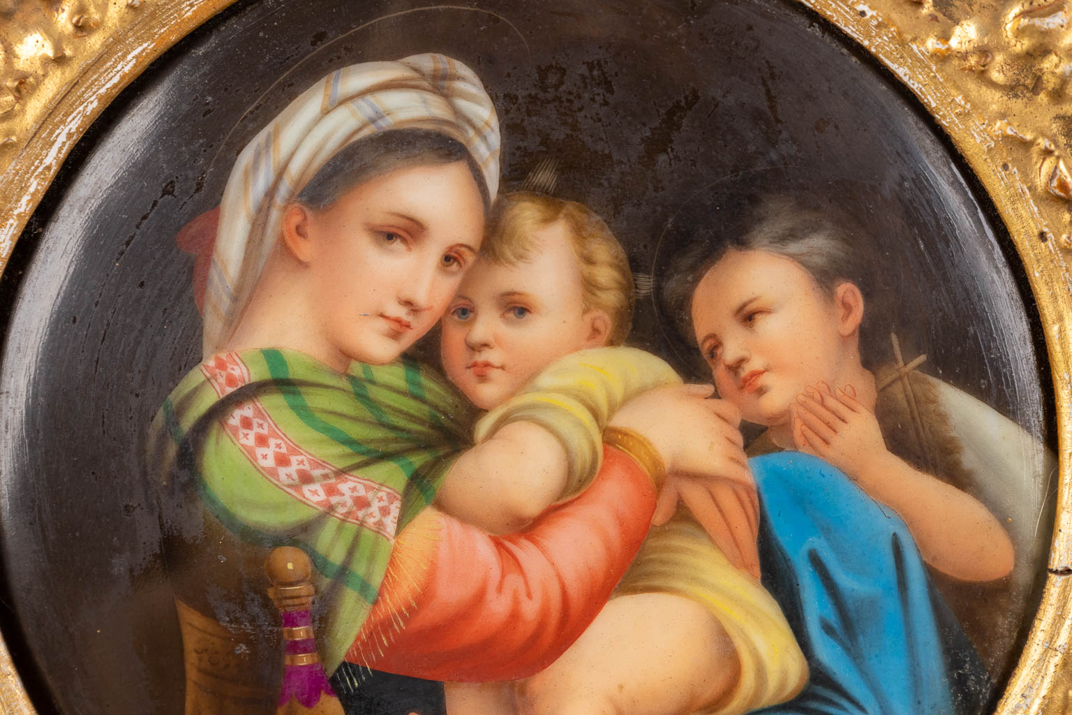After Rafaël 'Madonna Della Seggiola' hand-painted porcelain. Circa 1900. (D:15,5 cm) - Image 4 of 10
