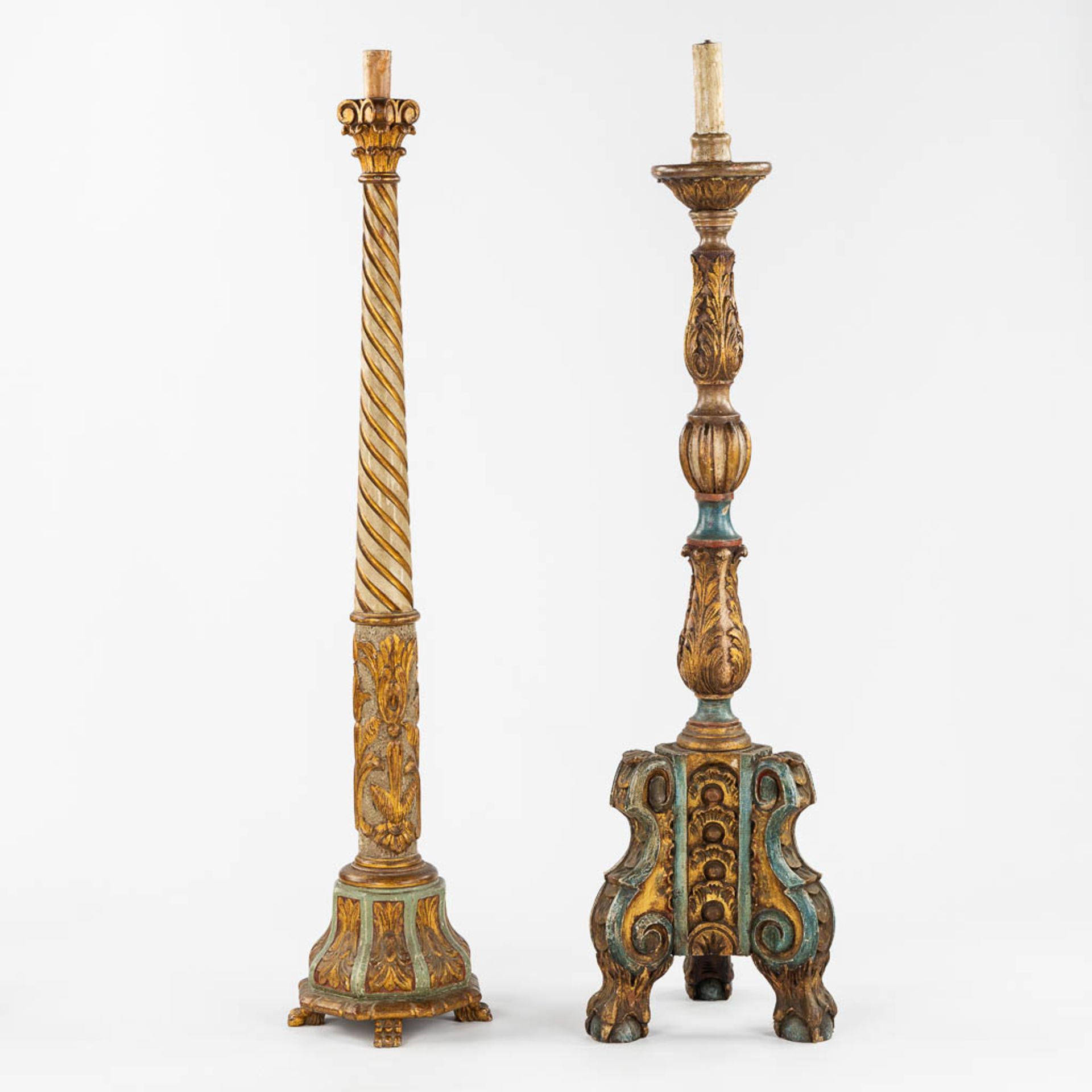 A pair of standing lamps, sculptured and patinated wood. Circa 1900. (H:144 cm)