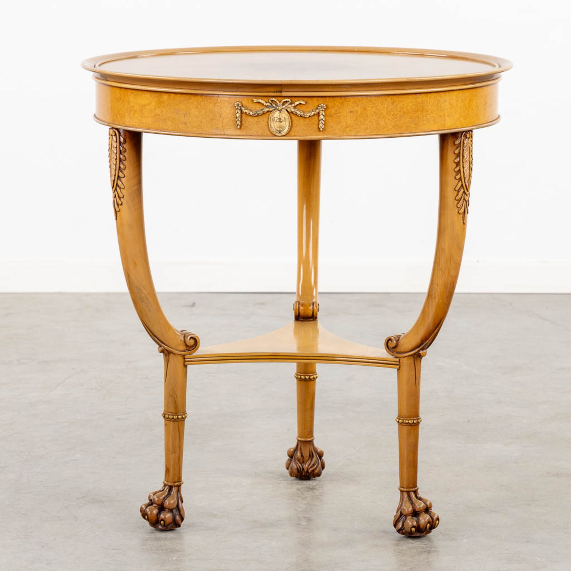 Colombo Mobili, a round side table, empire style. 20th C. (H:68 x D:62 cm) - Bild 4 aus 12