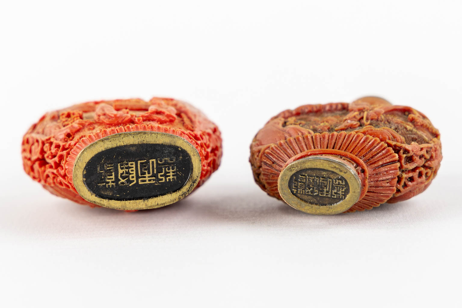 Two Snuff boxes, China, sculptured coral. Late Qing Dynasty. (H:7,2 cm) - Image 7 of 9