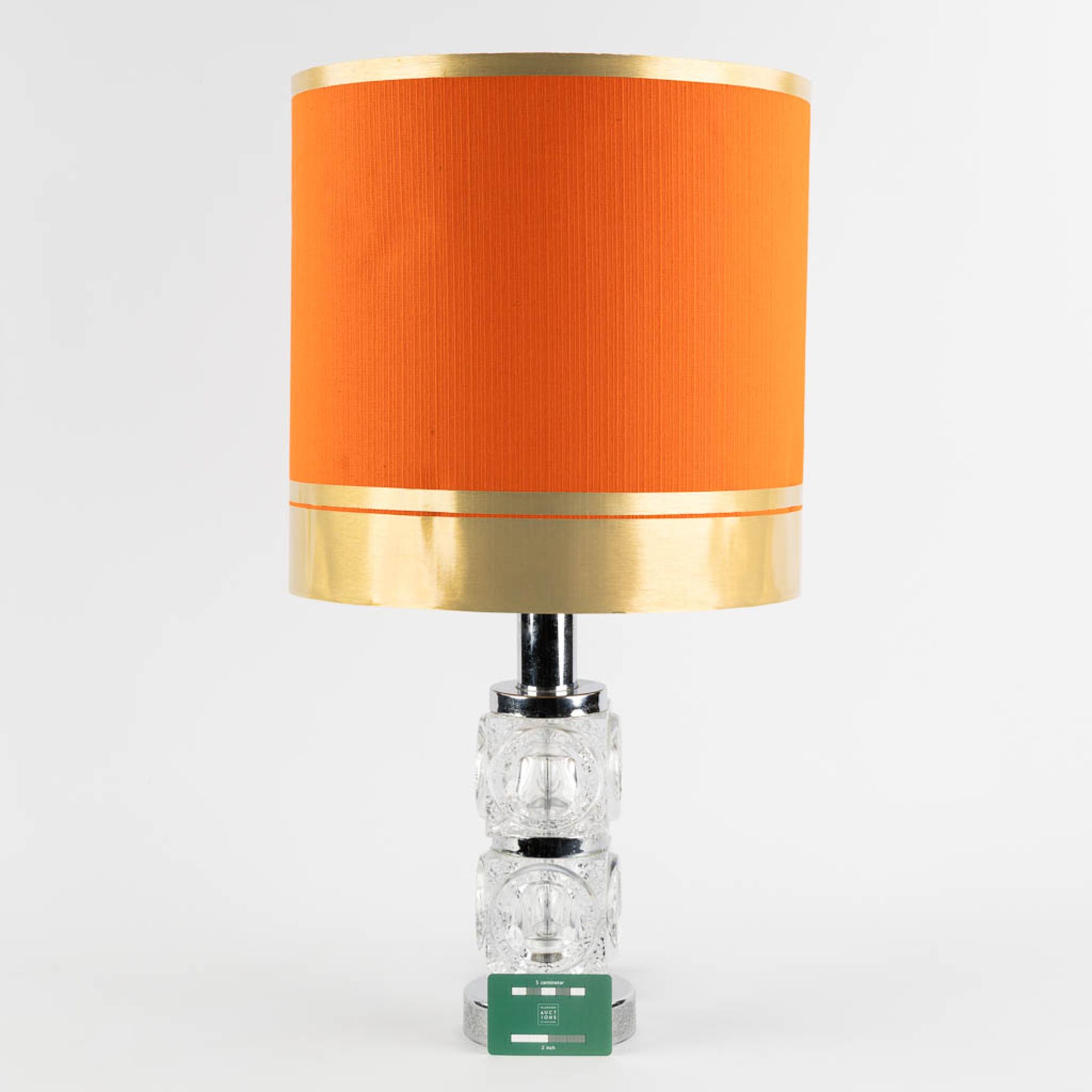 A mid-century table lamp, chromed metal and glass. Circa 1970. (H:37 x D:12,5 cm) - Image 2 of 9