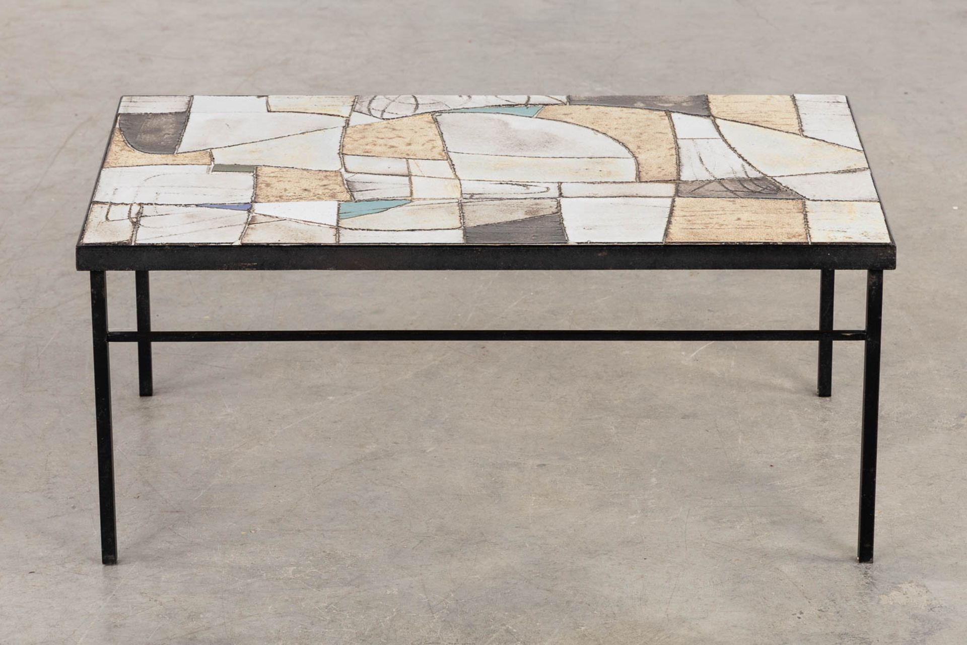 A mid-century coffee table, metal with ceramic tiles. (L:45 x W:78 x H:34 cm) - Bild 3 aus 11