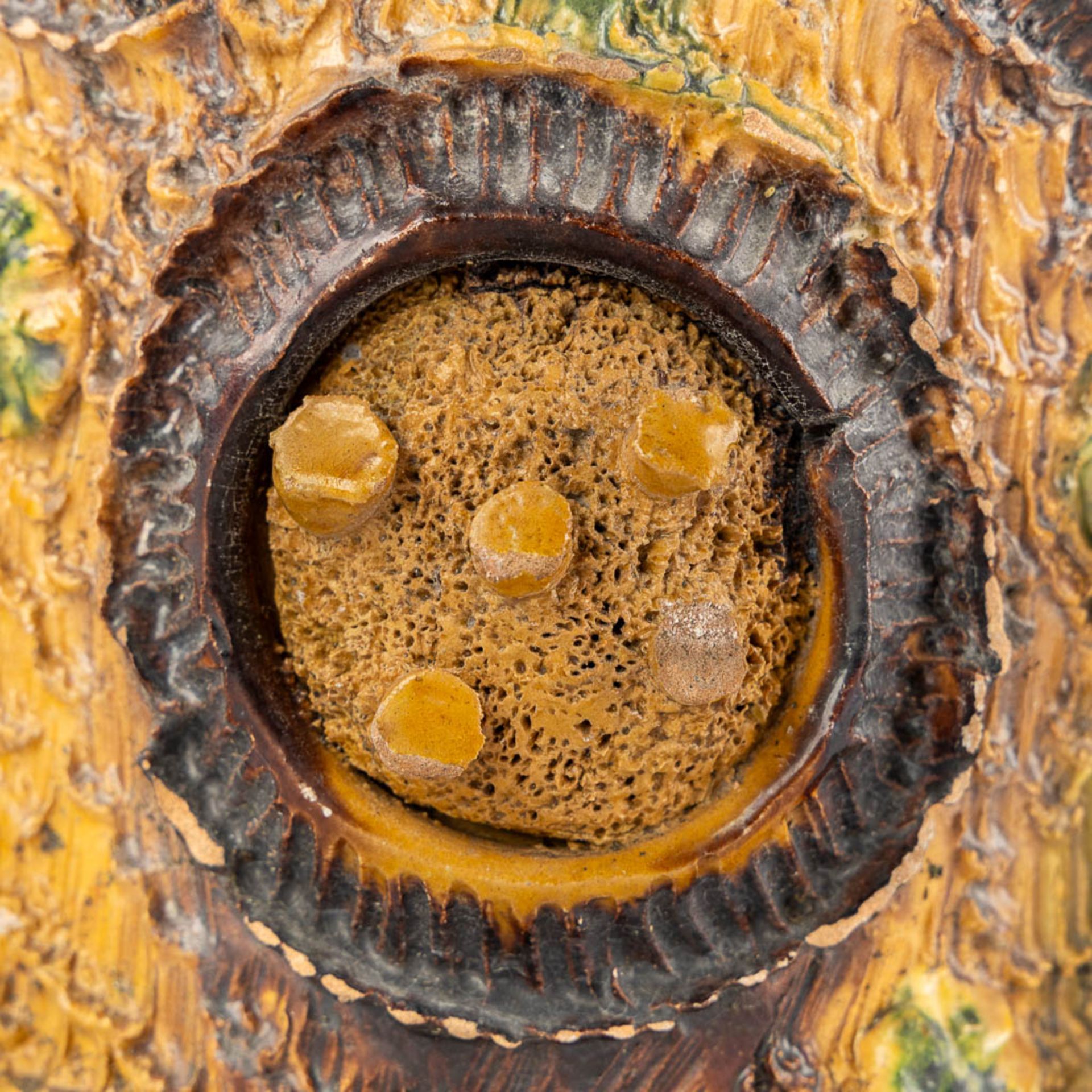 A 'Faux Bois' cache-pot, Terracotta, France. Circa 1900. (L:26 x W:28 x H:24 cm) - Bild 12 aus 13