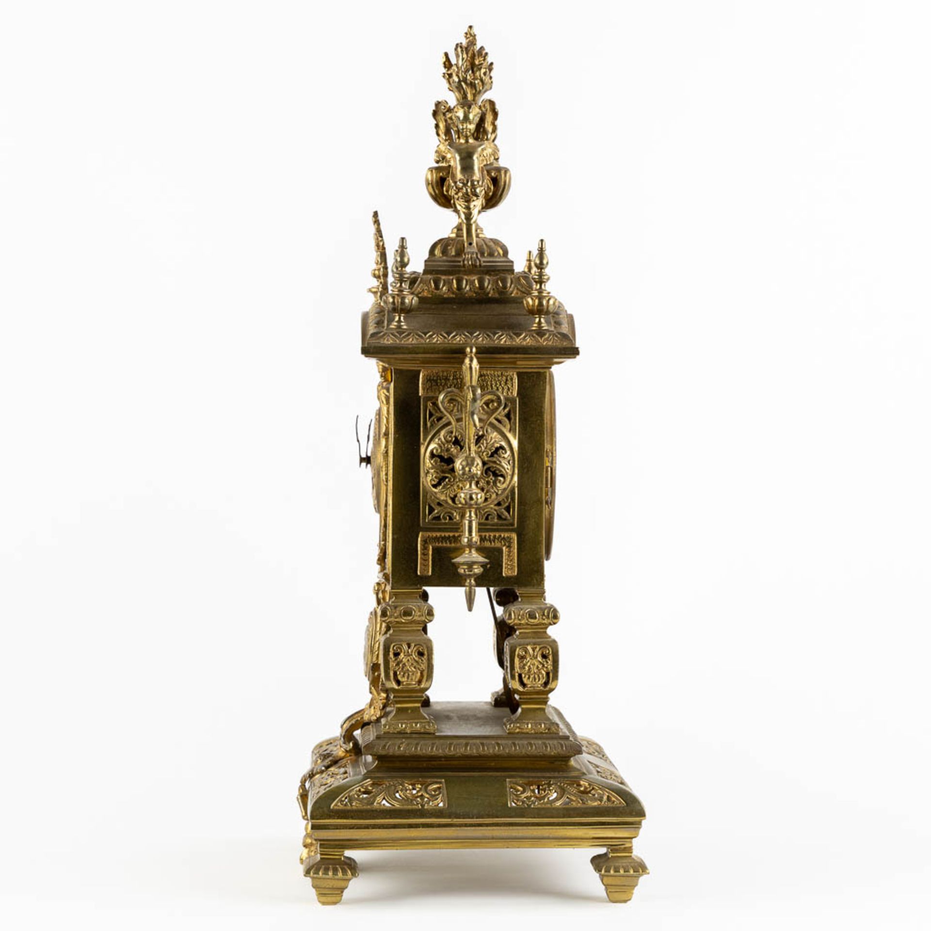 A mantle clock, bronze decorated with angels. Circa 1900. (L:21 x W:27 x H:54 cm) - Image 6 of 13