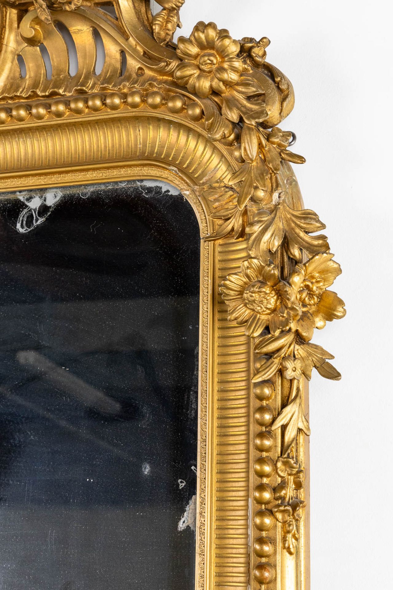 An antique and large mirror, decorated with putti in Louis XV style. Circa 1900. (W:130 x H:225 cm) - Bild 7 aus 11