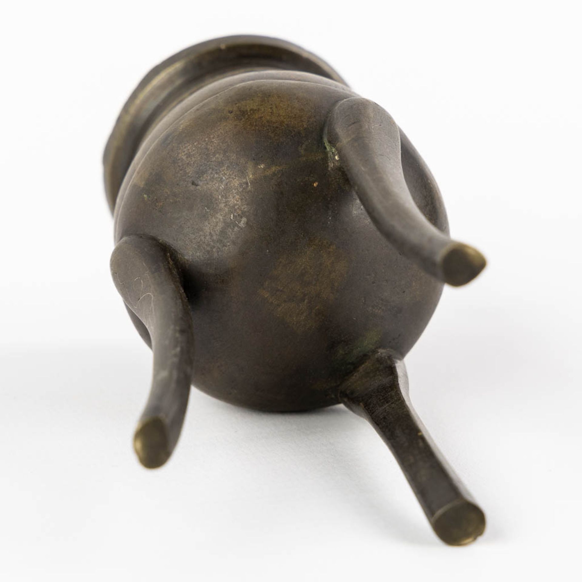 A Chinese insence burner, vase and a lucky coin. Bronze. (H:19 x D:5 cm) - Image 14 of 19