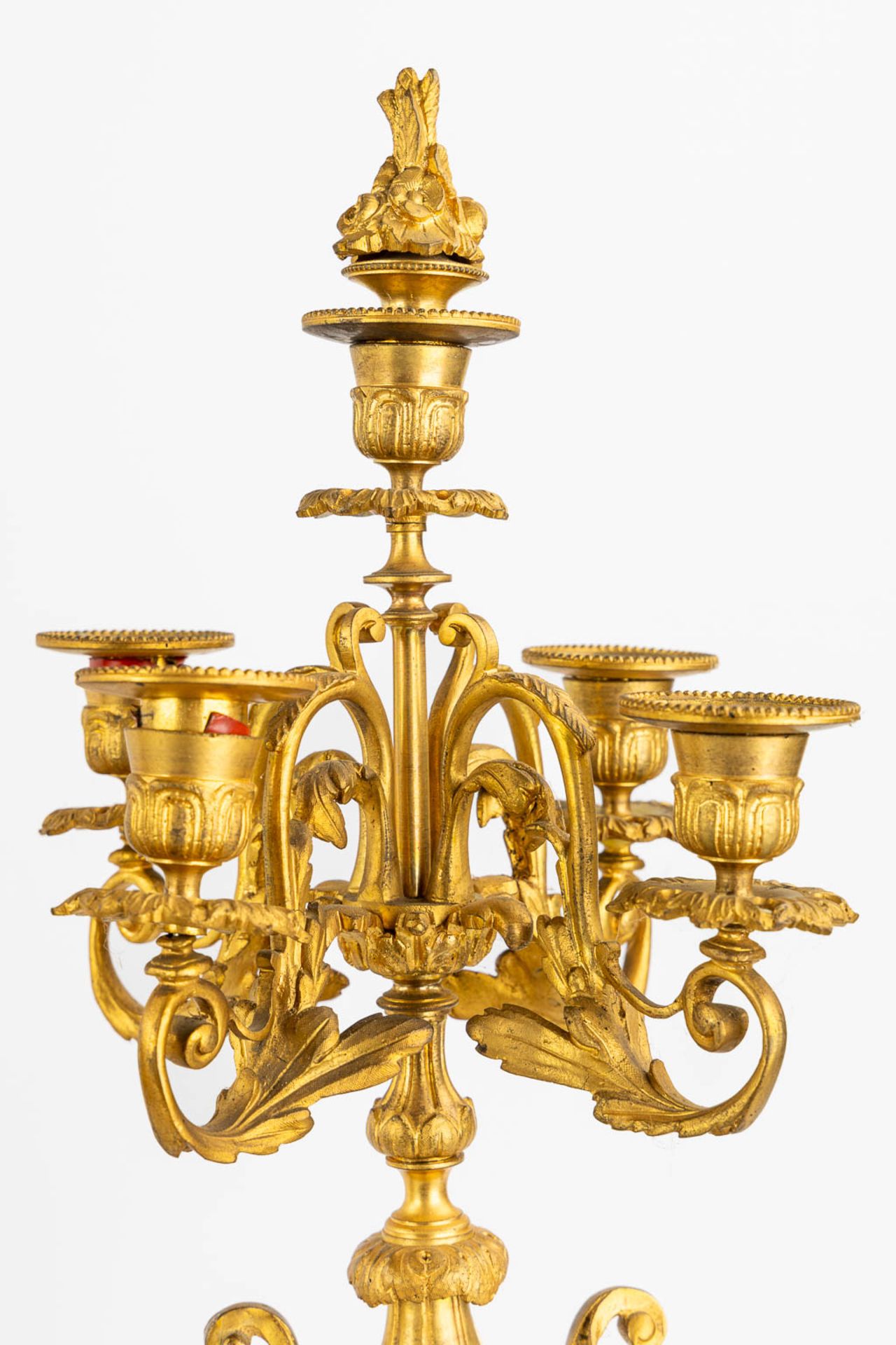 A three-piece mantle garniture clock and candelabra, gilt bronze. 19th C. (L:20 x W:32 x H:43 cm) - Image 8 of 13