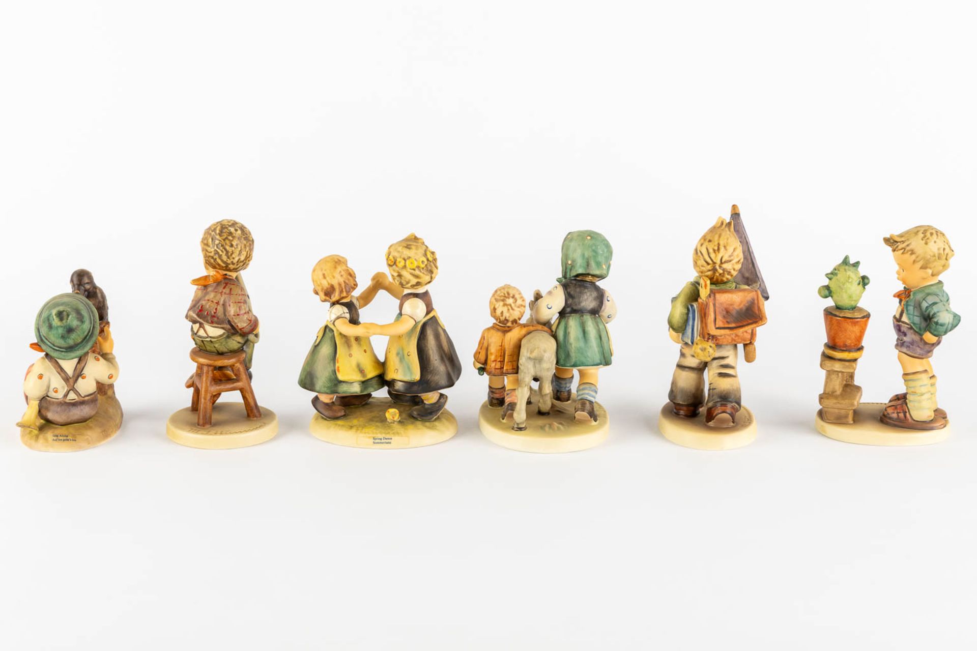Hummel, 12 figurines, polychrome porcelain. (H:15,5 cm) - Bild 4 aus 9