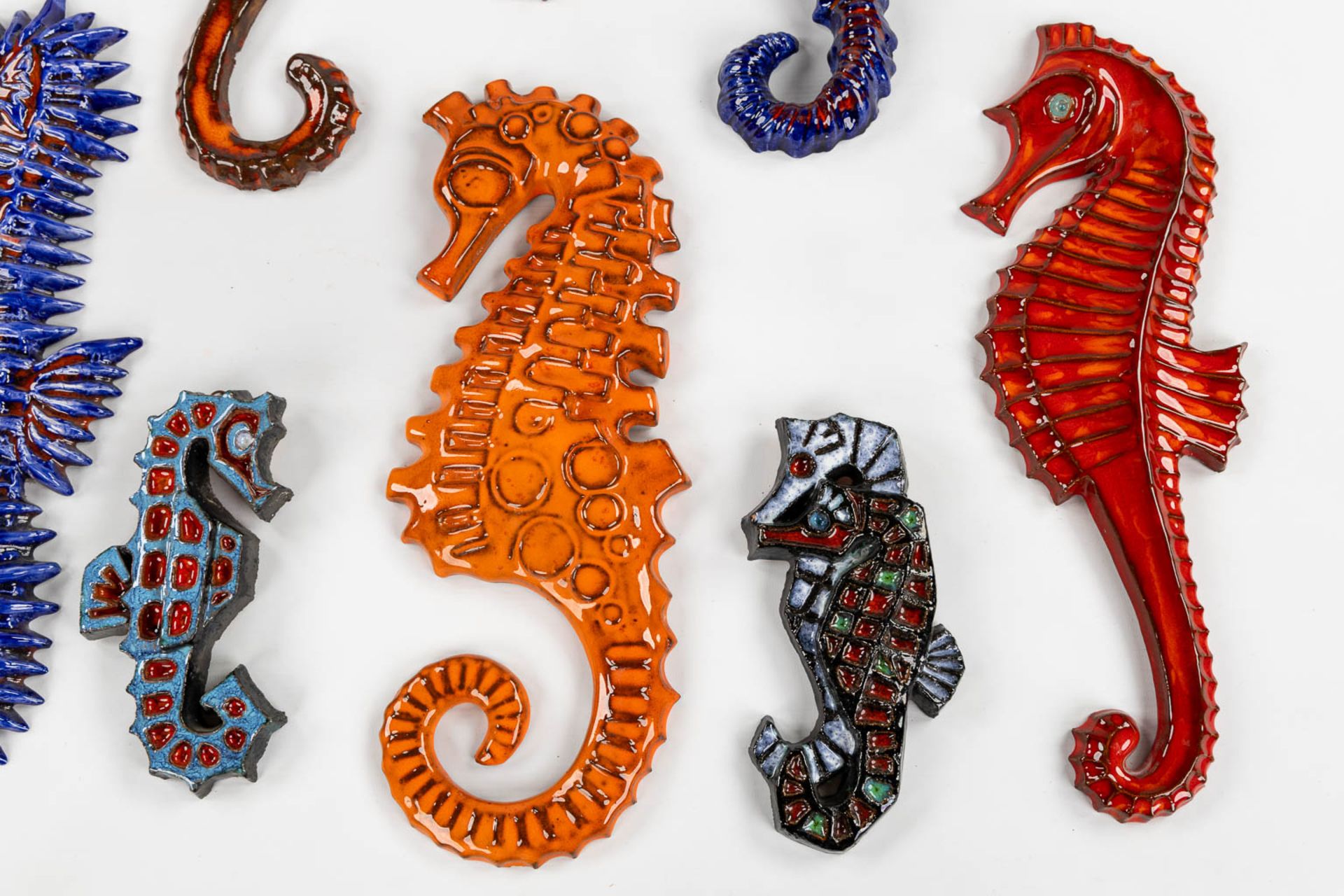 A decorative collection of ceramic Seahorses, circa 1960-1980. (H:52 cm) - Bild 8 aus 9