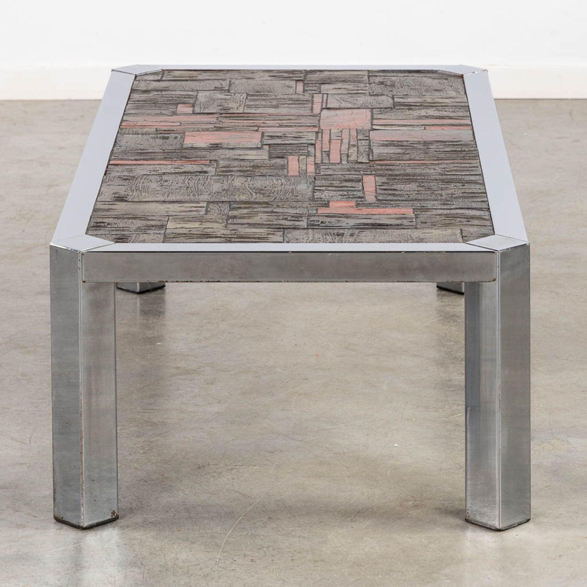 A mid-century coffee table with a ceramic tile top, circa 1960. (L:60 x W:120 x H:36 cm) - Bild 4 aus 10