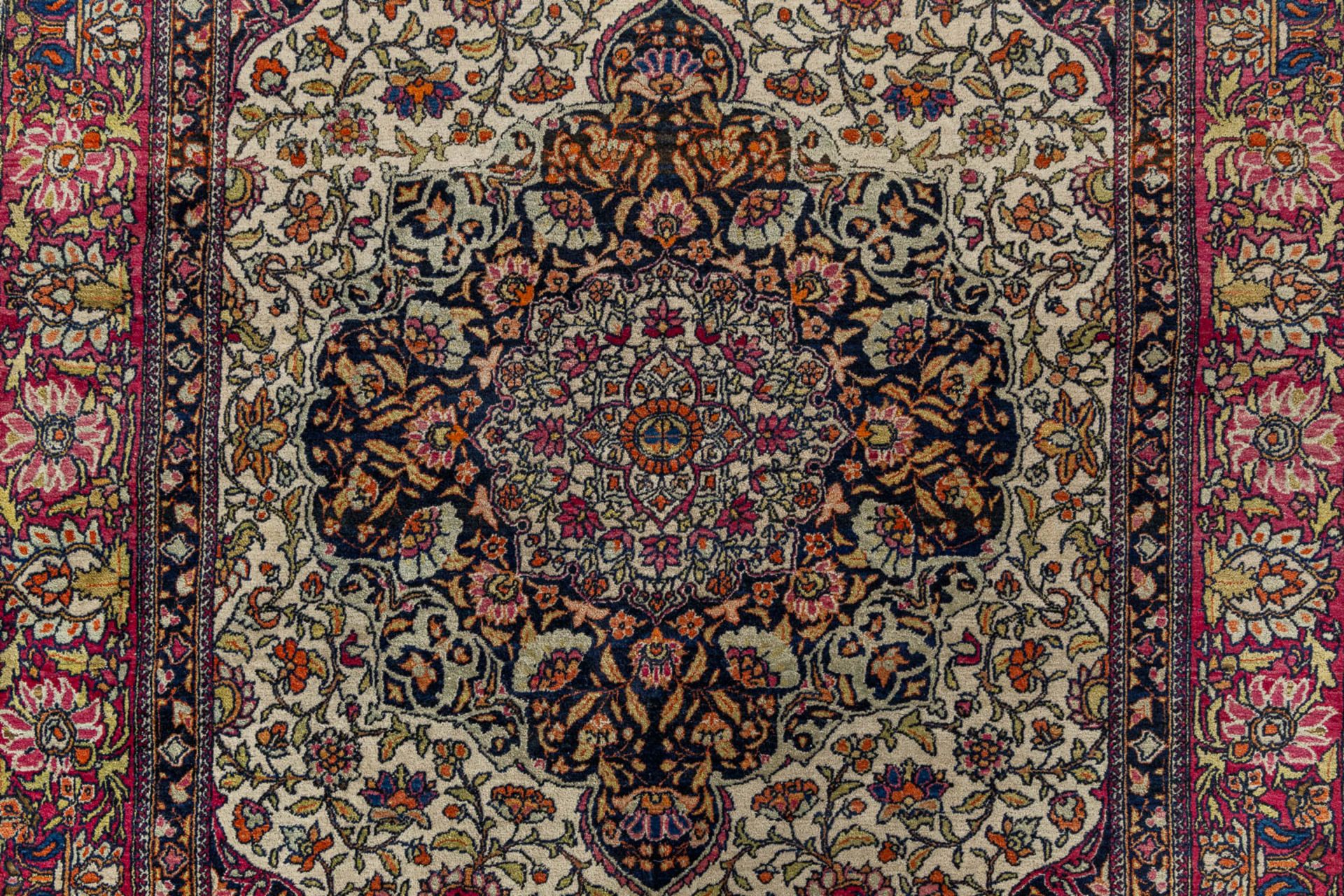 An Oriental hand-made carpet, Isfahan/Isphahan. (L:225 x W:145 cm) - Image 5 of 7