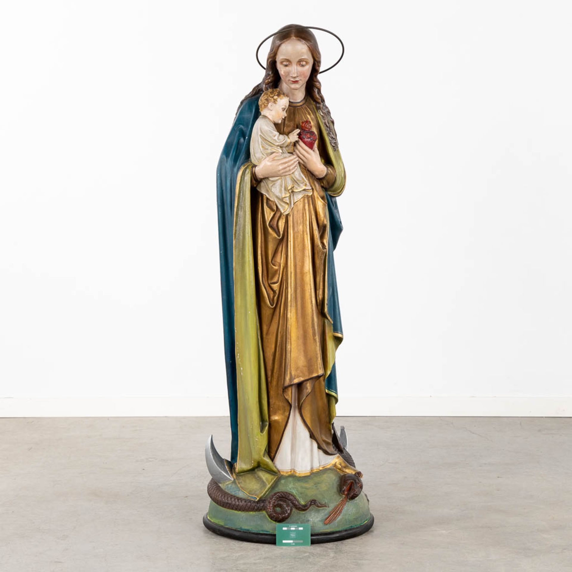 A large figurine 'Madonna standing on the cresent moon' patinated plaster. (H:130 x D:44 cm) - Bild 2 aus 13