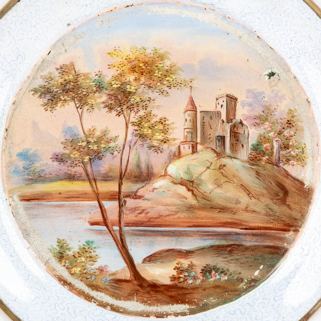 A finely painted plate, enamel on copper with a hand-painted decor. (D:13,3 cm) - Image 10 of 12